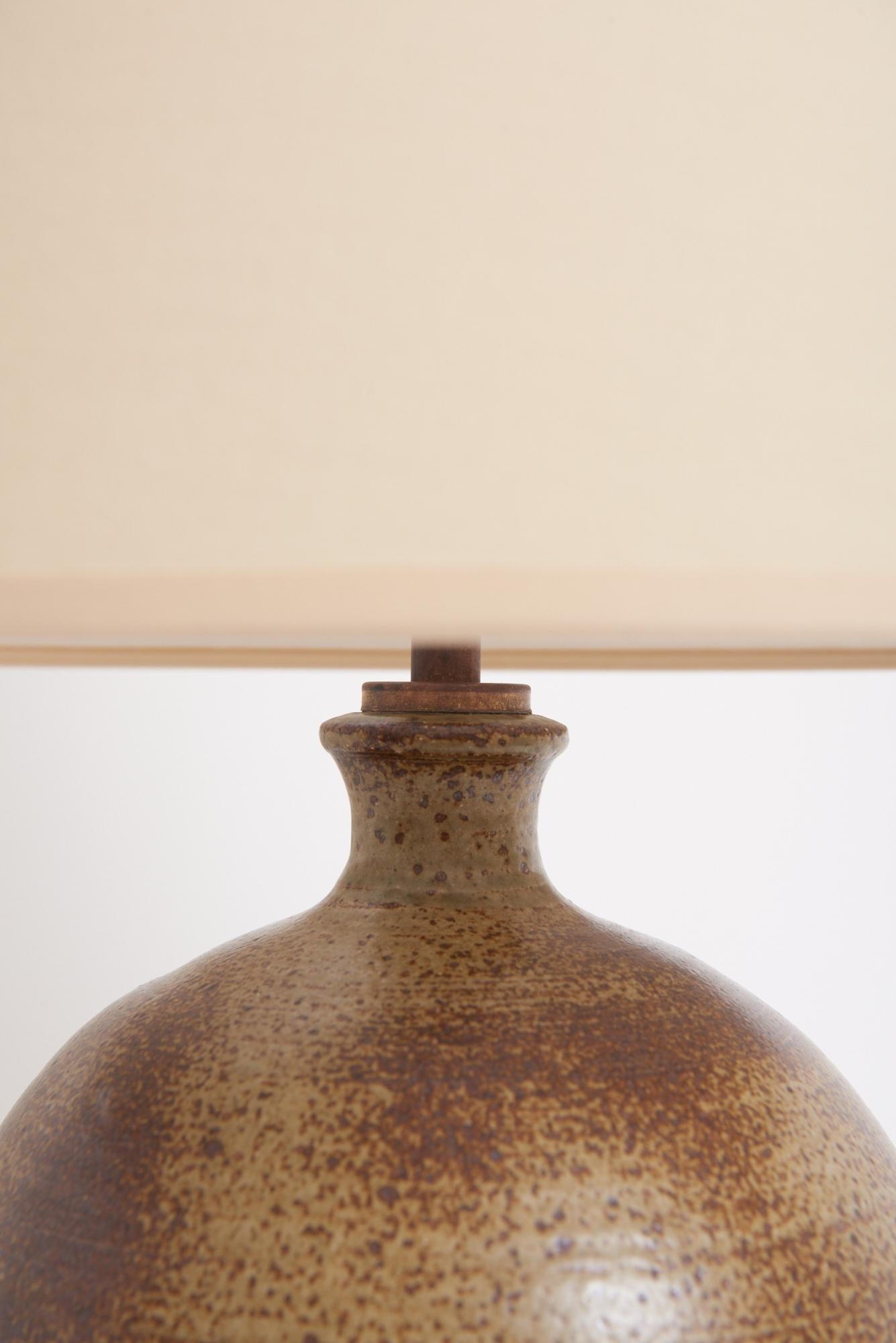 20ième siècle Lampe de table grès