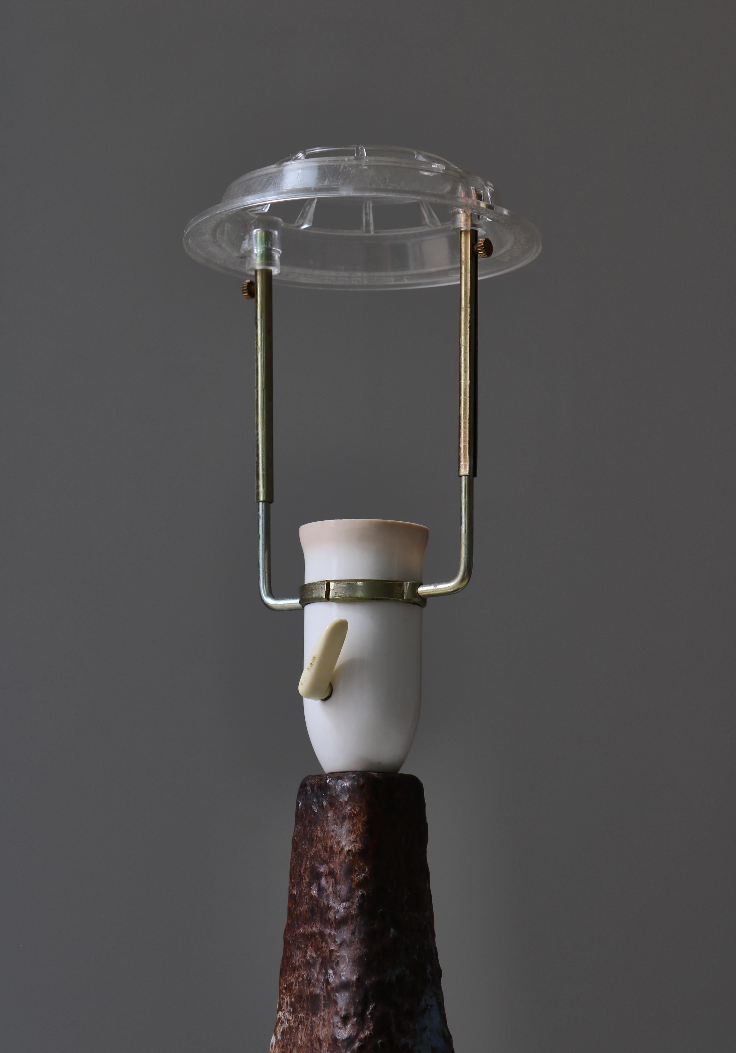 Lampe de table en grès fabriquée à la main par 