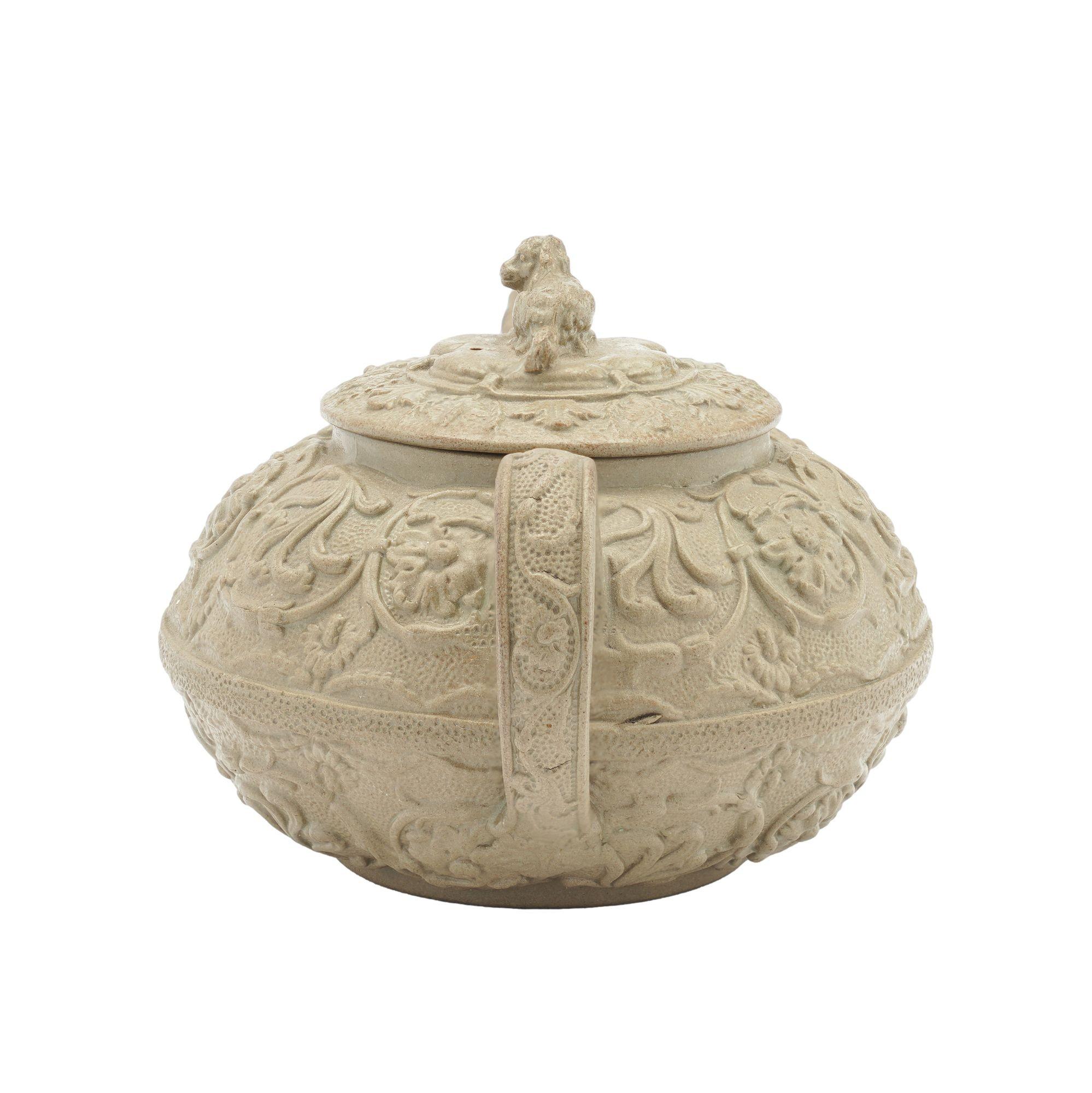 Teekanne aus Steingut mit spanielförmigem Deckel von Wedgwood, um 1829 (Britisch) im Angebot