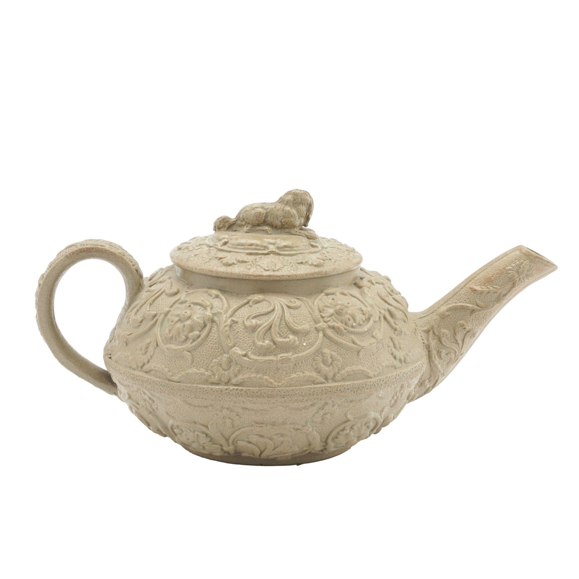19th Century Stoneware tea pot with spaniel lid finial by Wedgwood, c. 1829 For Sale