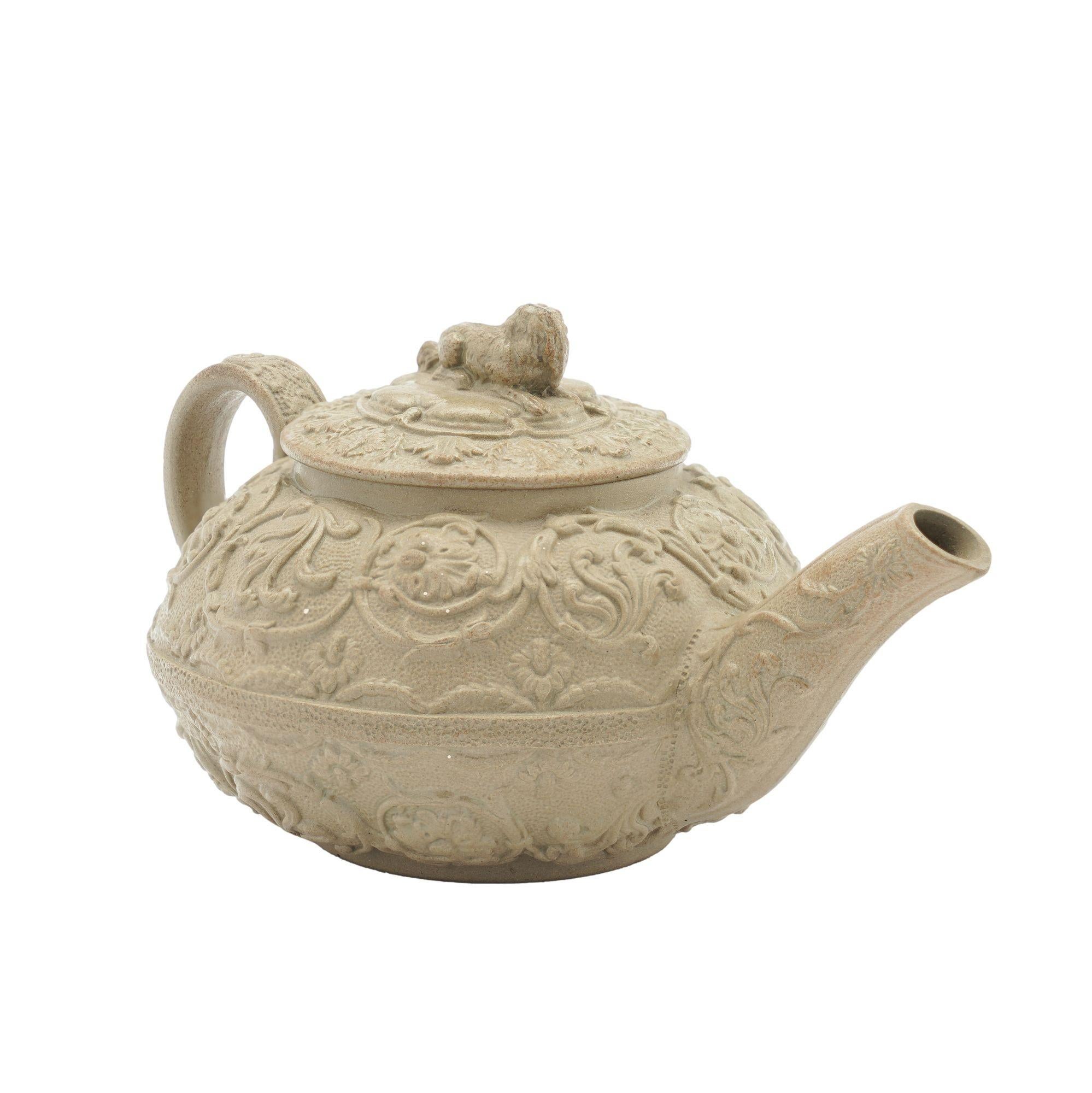 Ceramic Stoneware tea pot with spaniel lid finial by Wedgwood, c. 1829 For Sale