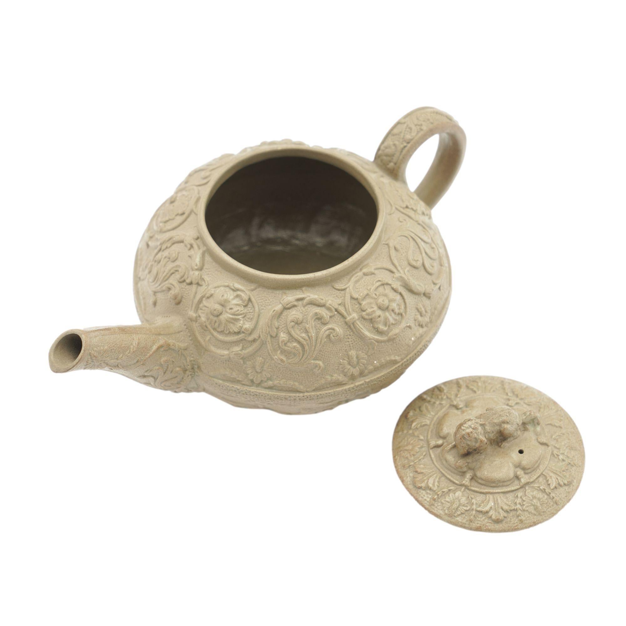 Teekanne aus Steingut mit spanielförmigem Deckel von Wedgwood, um 1829 im Angebot 1