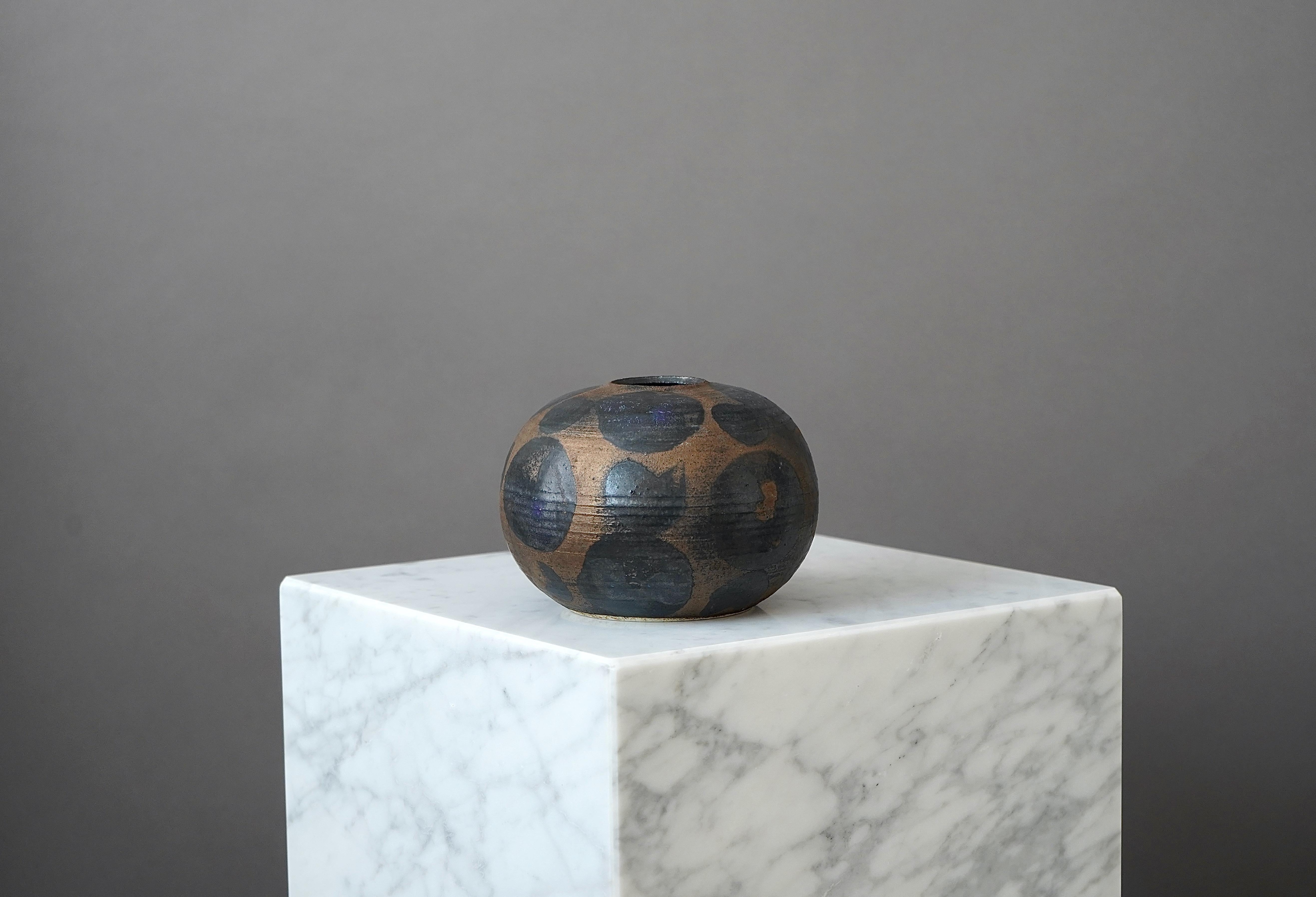 Finnish Stoneware Vase by Anja Jaatinen-Winqvist for Arabia, Finland, 1960s. For Sale