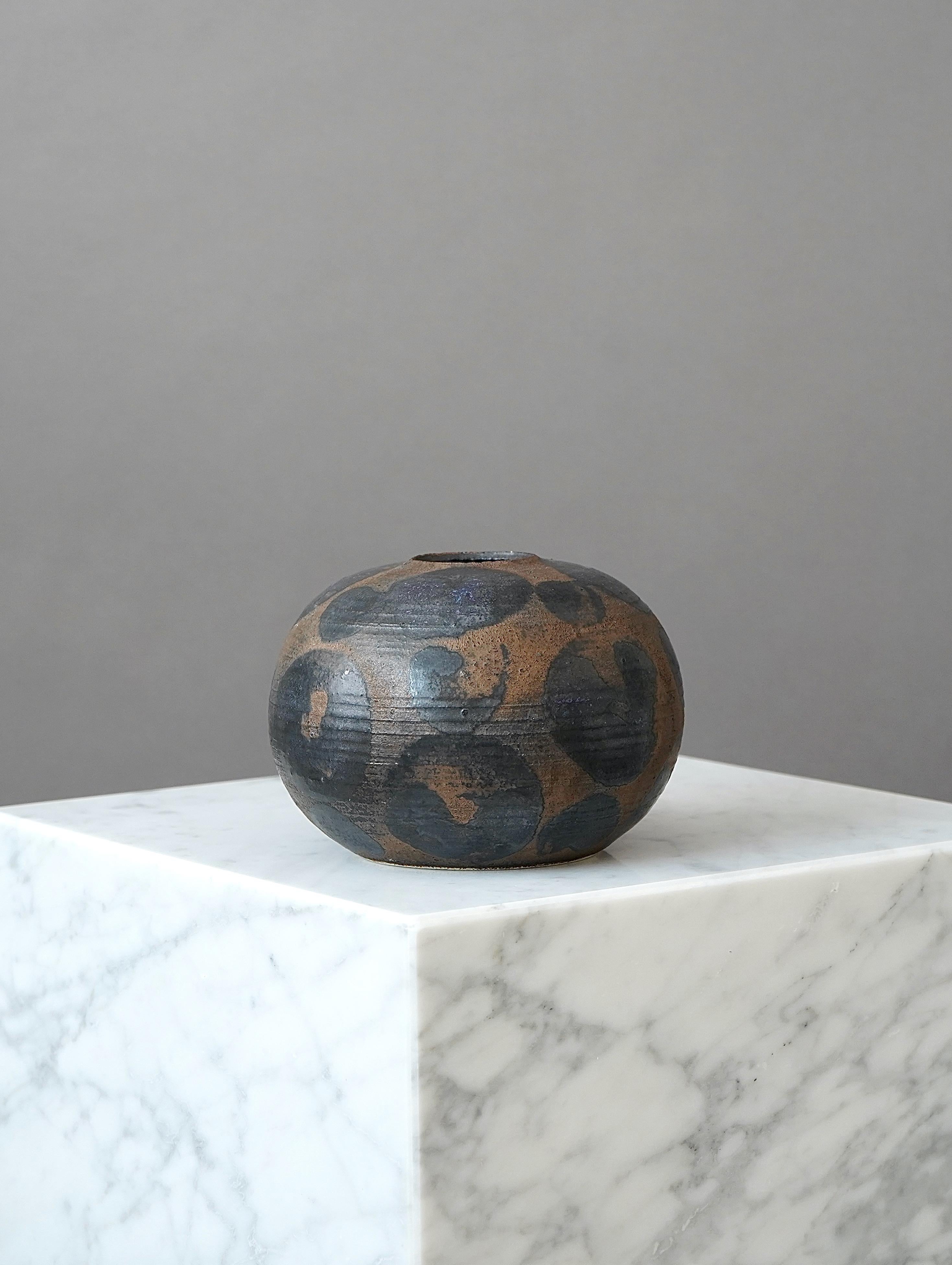 Turned Stoneware Vase by Anja Jaatinen-Winqvist for Arabia, Finland, 1960s. For Sale