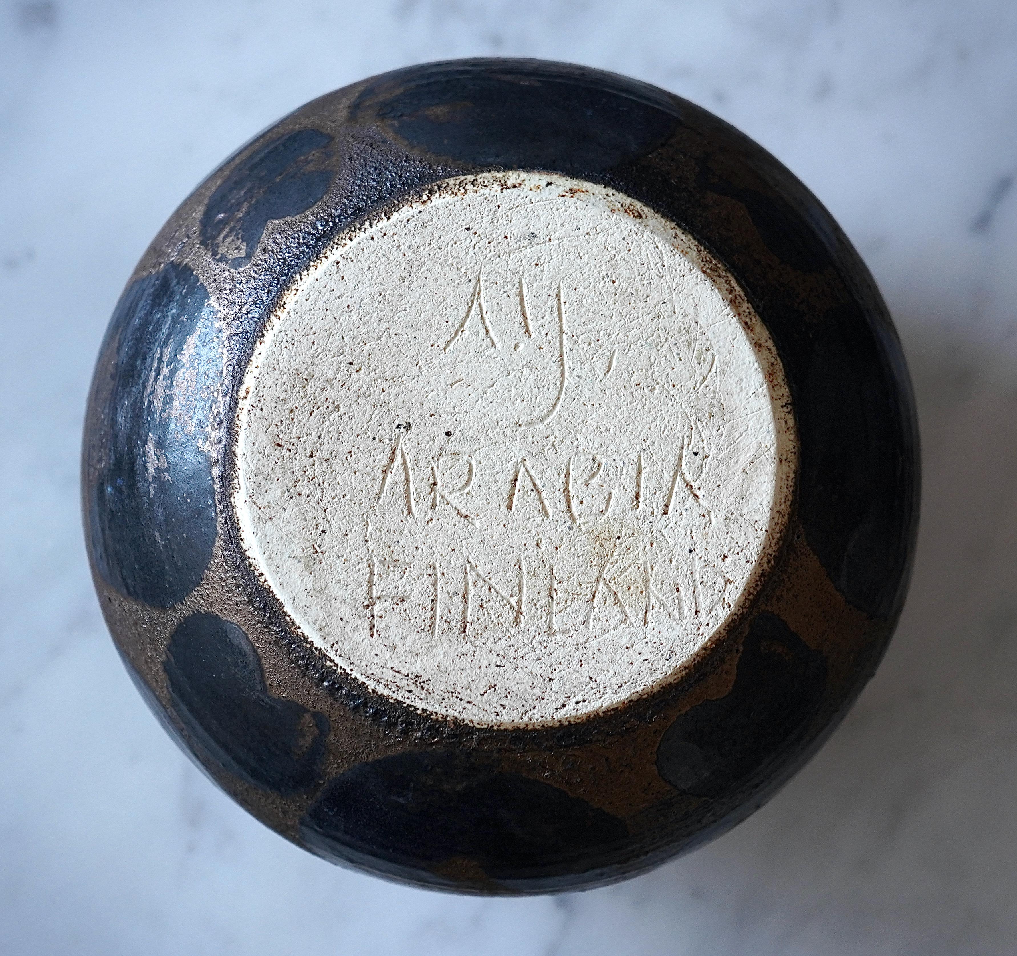 Céramique Vase en grès de Anja Jaatinen-Winqvist pour Arabia, Finlande, années 1960. en vente