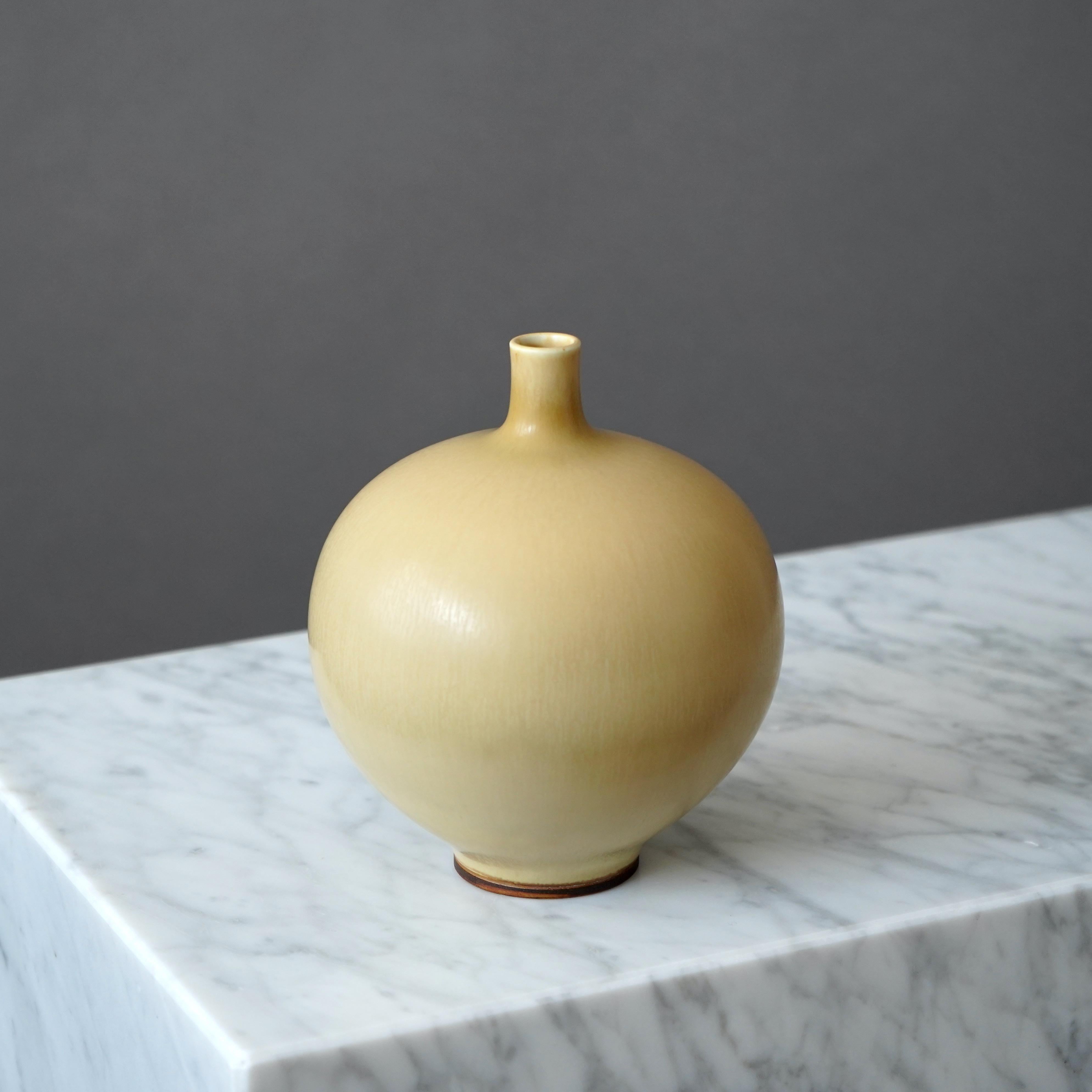 Scandinavian Modern Stoneware Vase by Berndt Friberg for Gustavsberg Studio, Sweden, 1964 For Sale