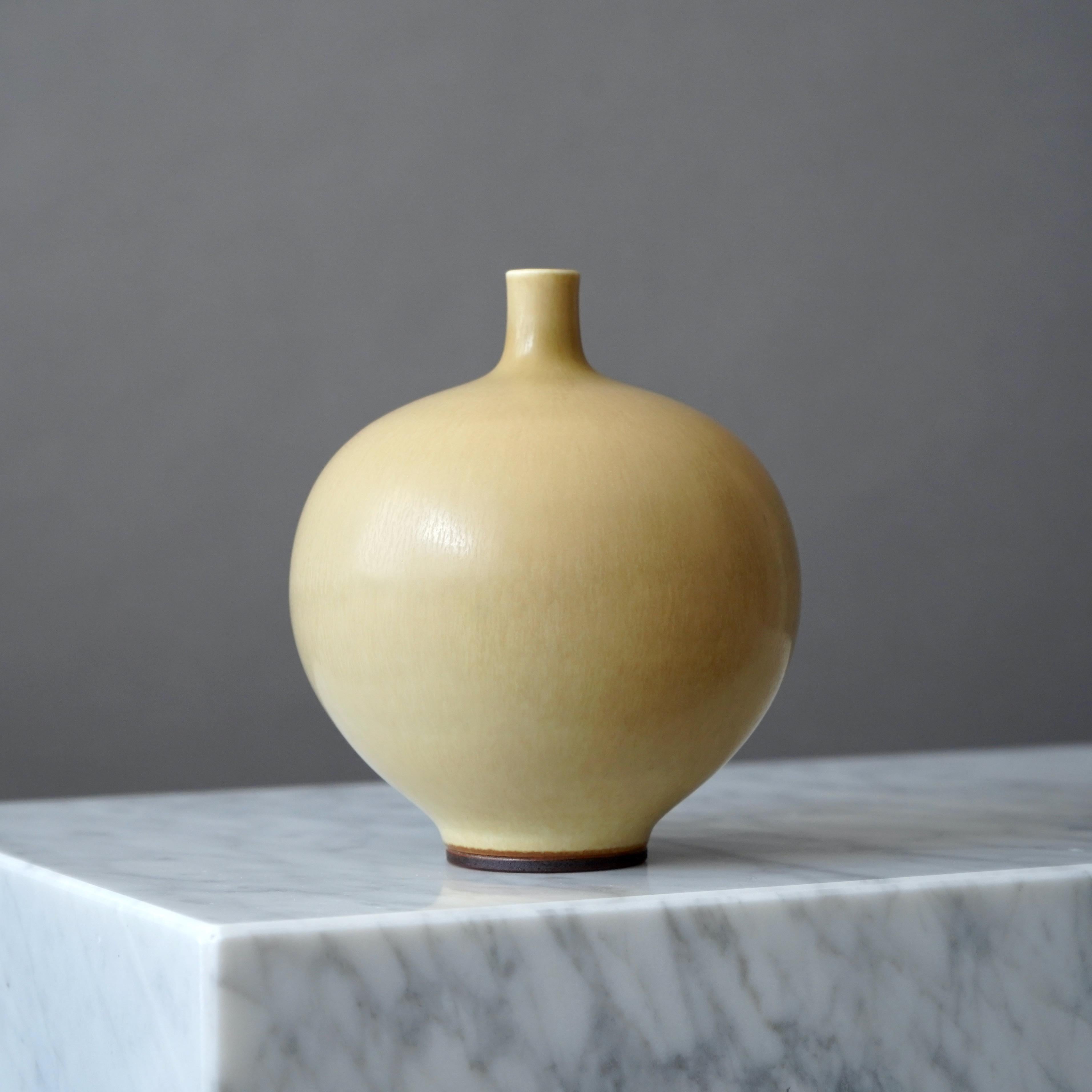 Stoneware Vase by Berndt Friberg for Gustavsberg Studio, Sweden, 1964 In Good Condition For Sale In Malmö, SE