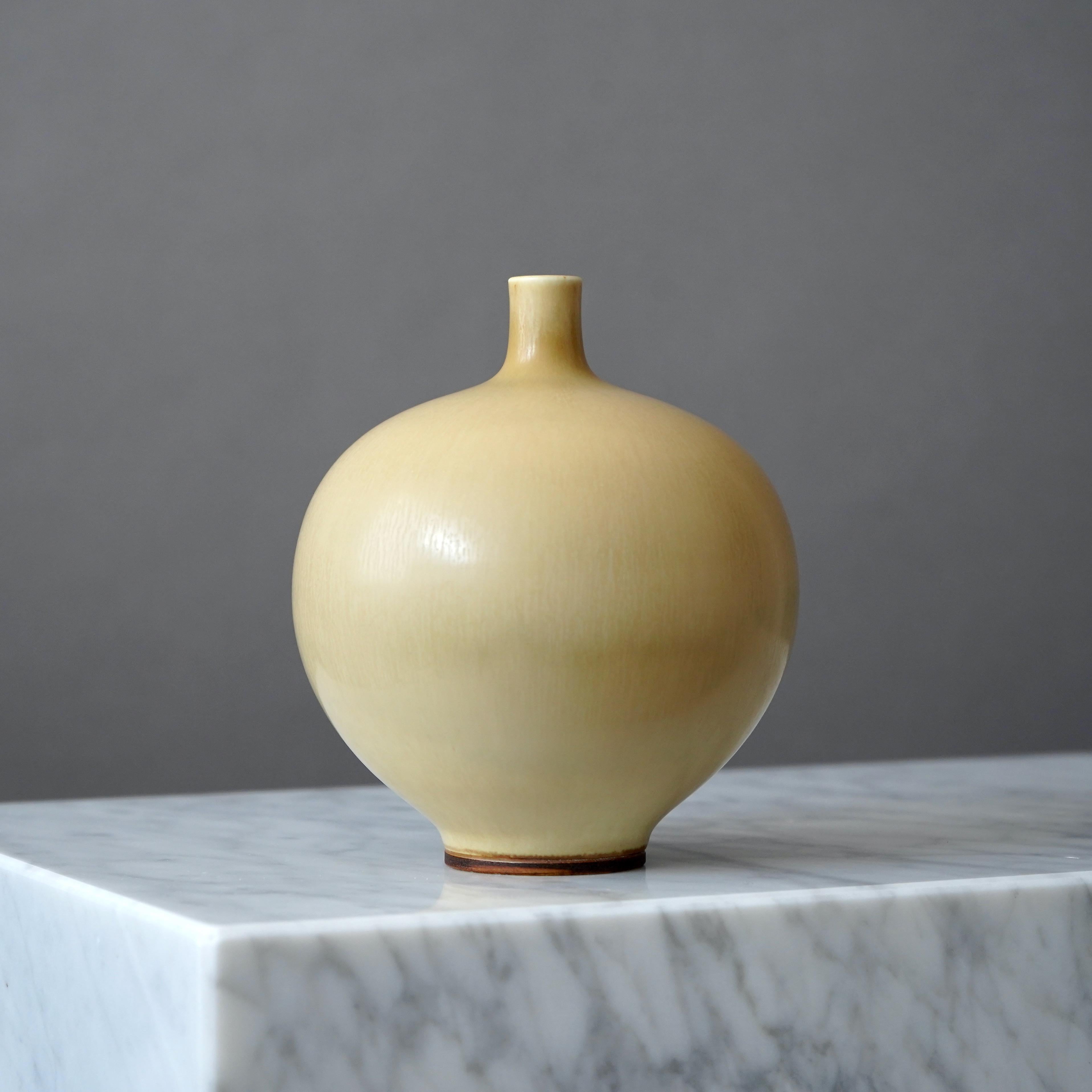 20ième siècle Vase en grès de Berndt Friberg pour Gustavsberg Studio, Suède, 1964 en vente