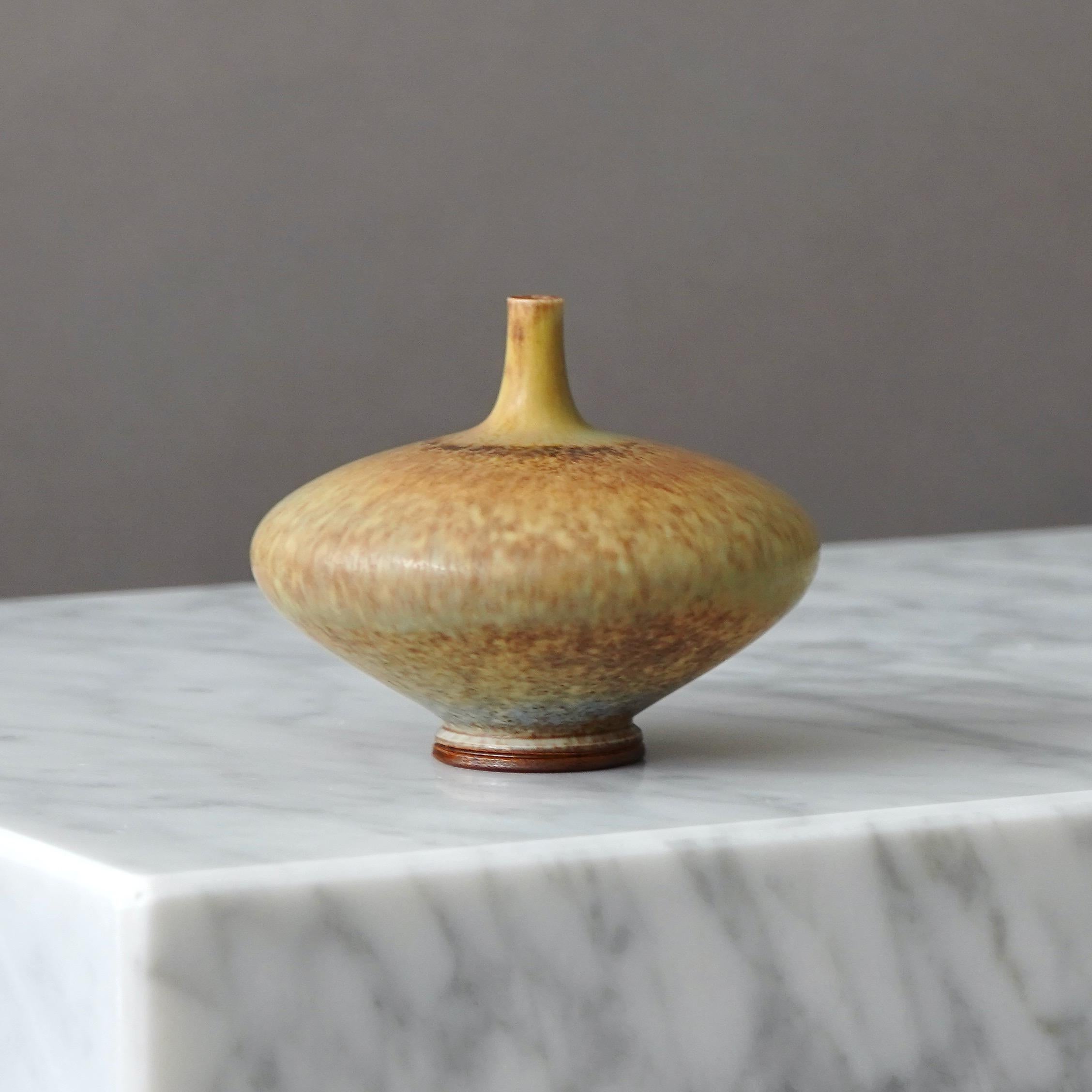 XX secolo Vaso in gres di Berndt Friberg per Studio A, Svezia, 1969 in vendita