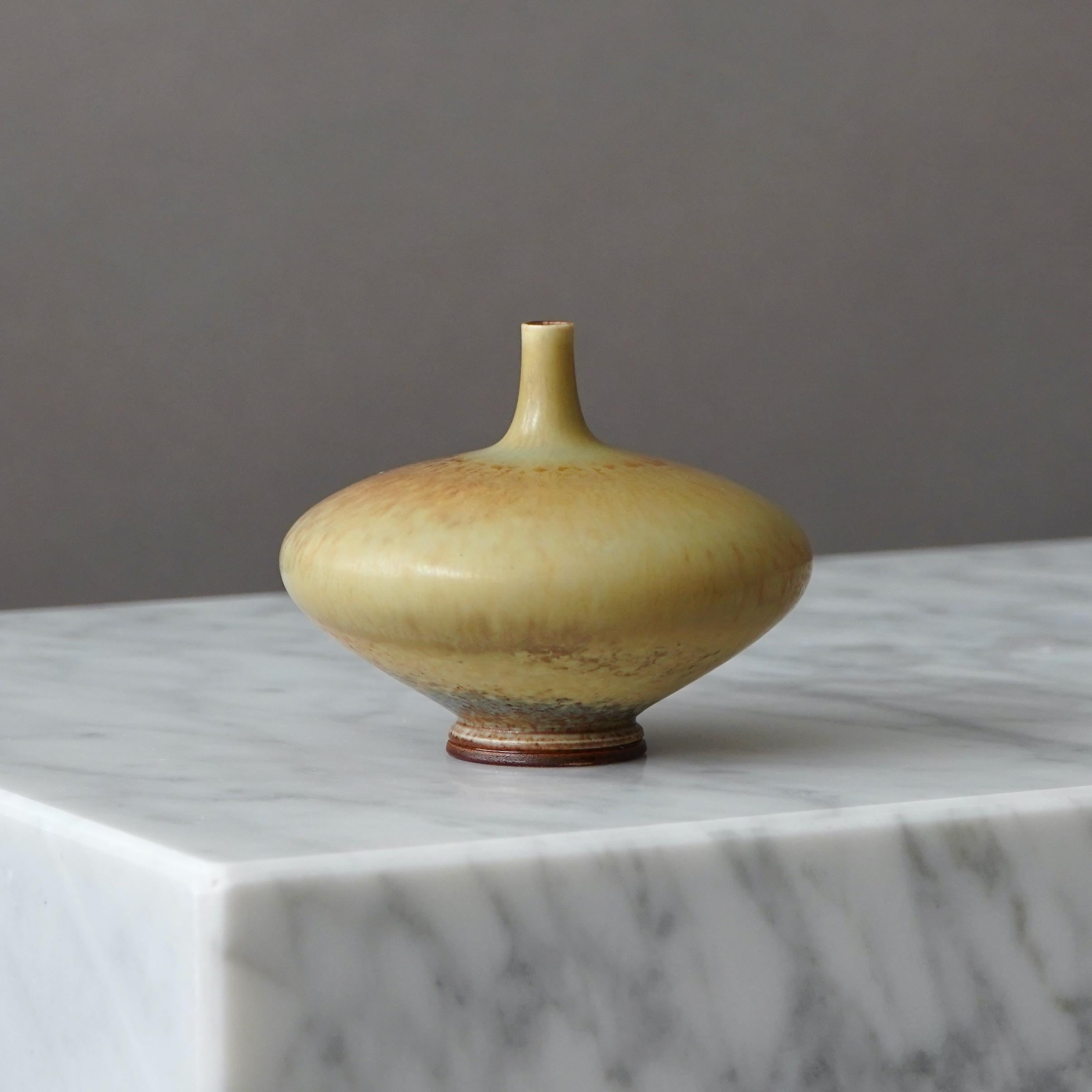 Ceramica Vaso in gres di Berndt Friberg per Studio A, Svezia, 1969 in vendita