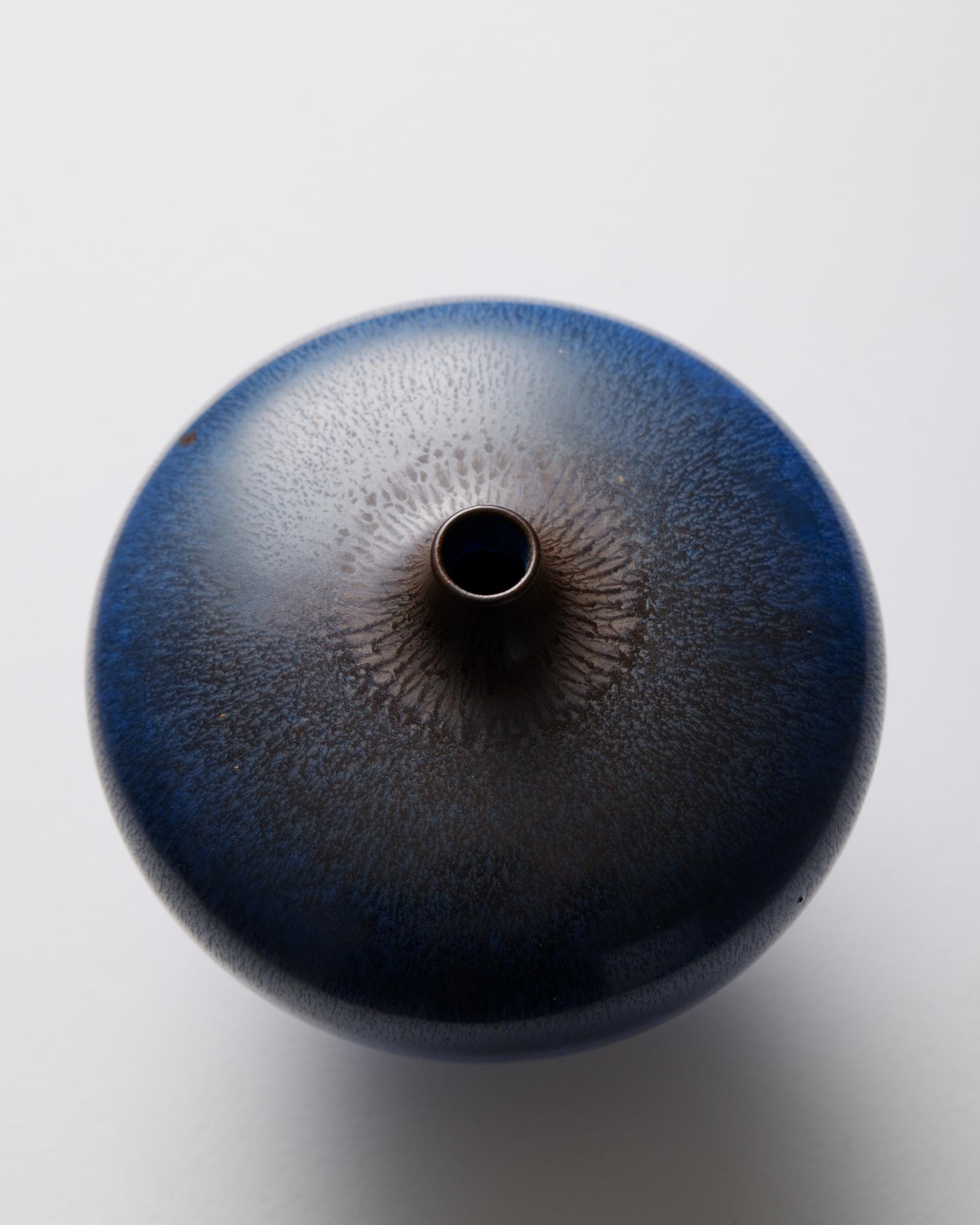 Stoneware vase by Berndt Friberg for Gustavsberg, Sweden, 1954, Blue, Taupe In Good Condition For Sale In Stockholm, SE