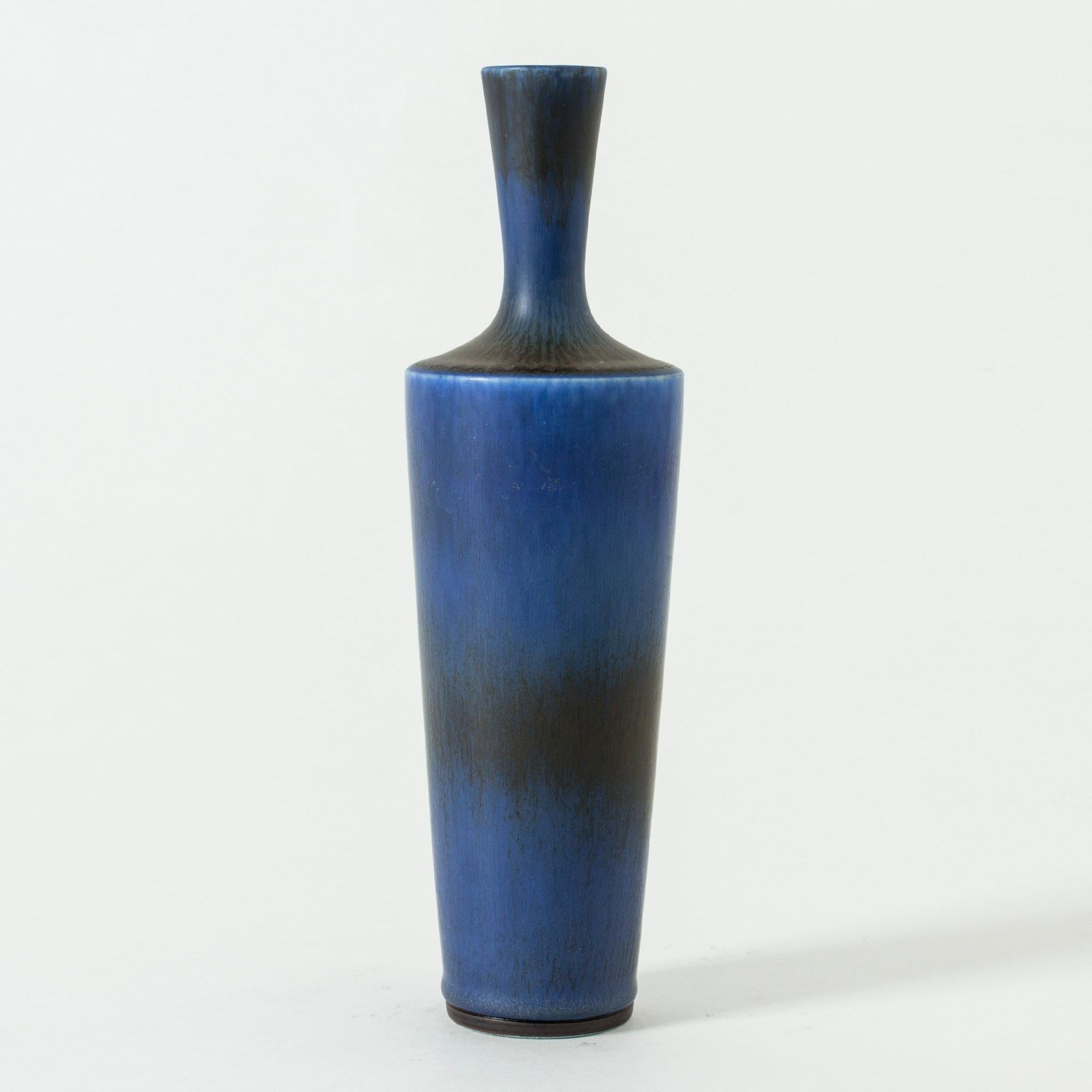 Stoneware vase by Berndt Friberg, in a stately shape with a sharp finish to the body where it transitions to the nozzle. Rich blue hare’s fur glaze.