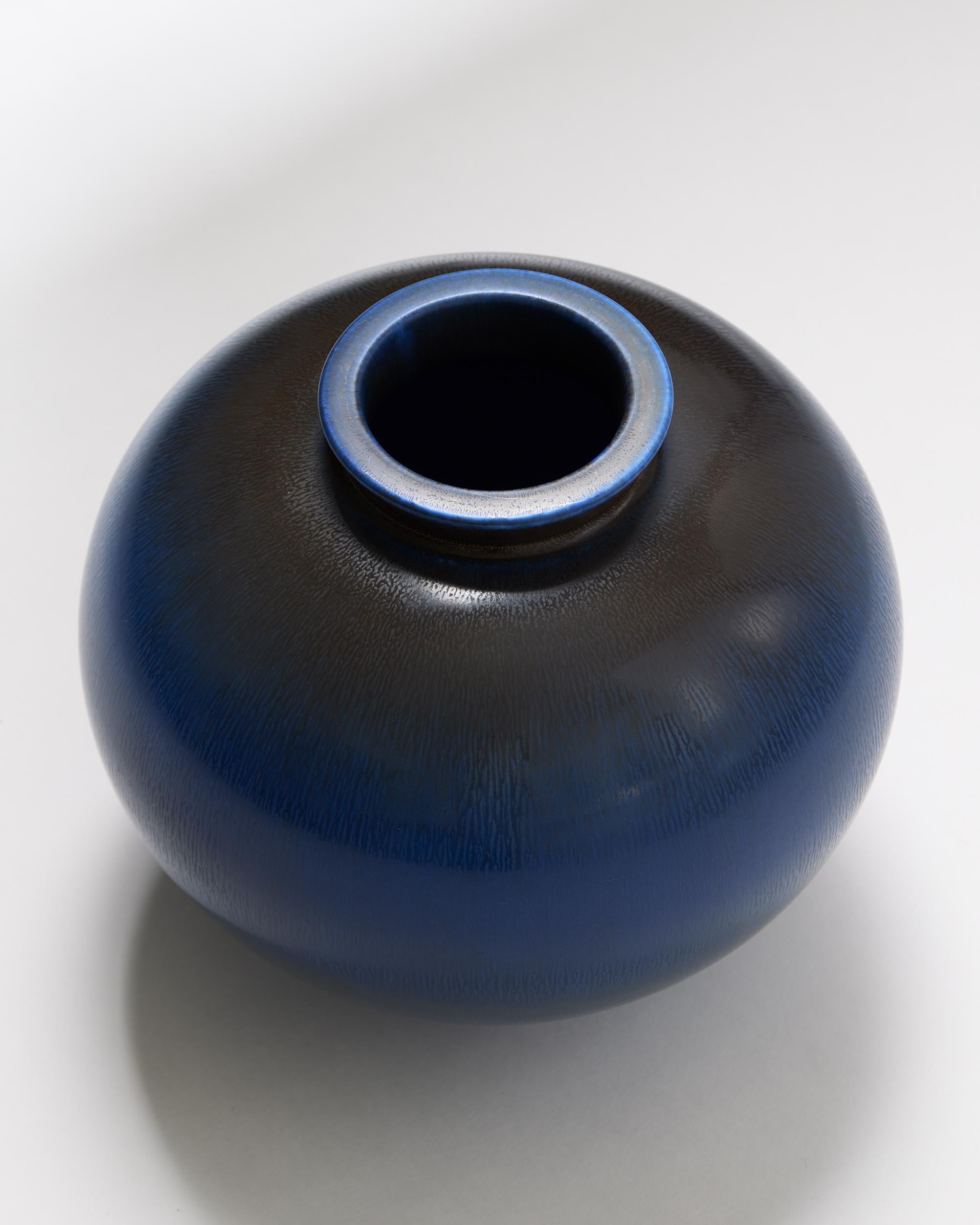 Stoneware Vase by Berndt Friberg for Gustavsberg, Sweden, 1964, Dark Blue, Large In Good Condition For Sale In Stockholm, SE