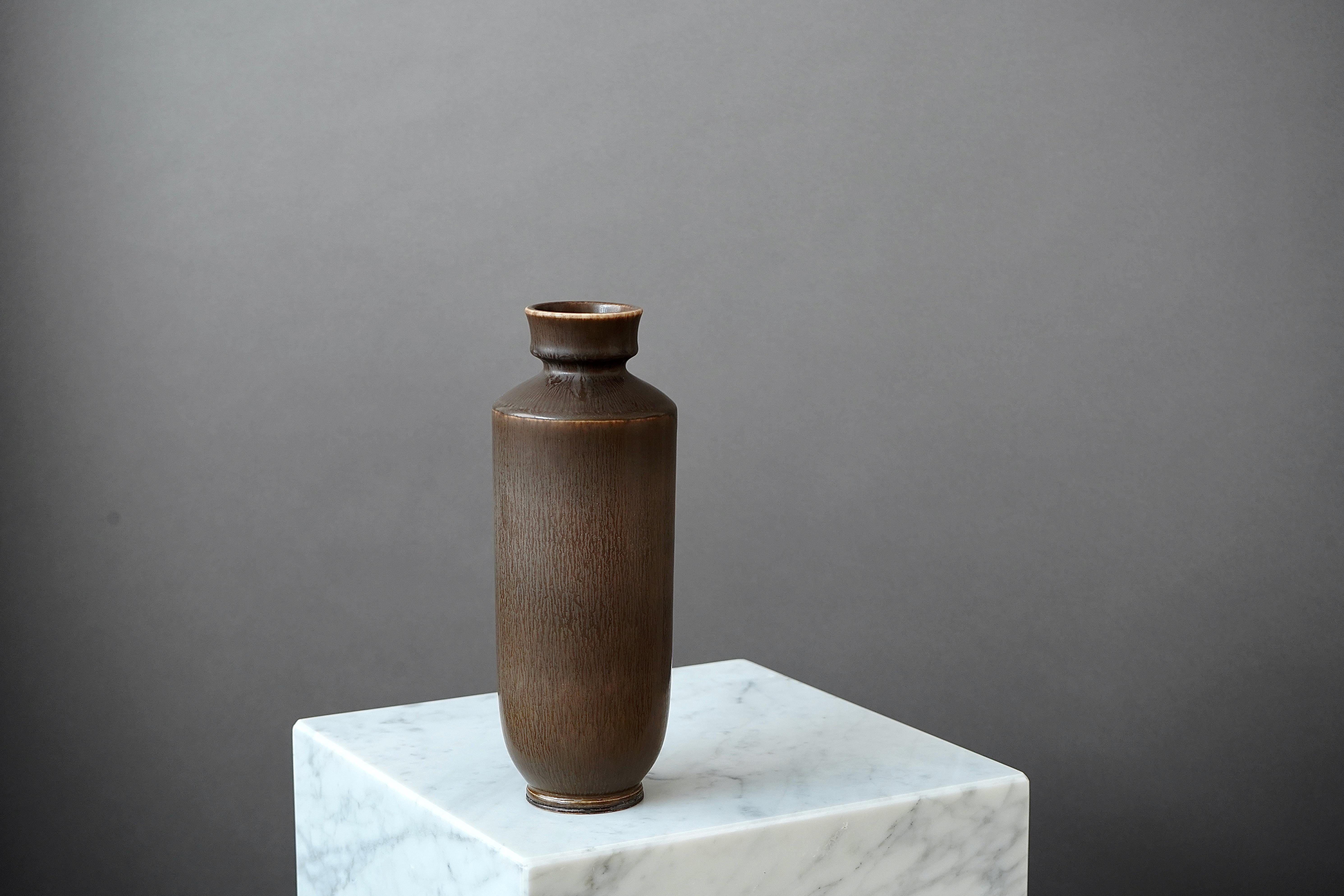 Scandinavo moderno Vaso in gres di Berndt Friberg per Gustavsberg, Svezia, 1964 in vendita