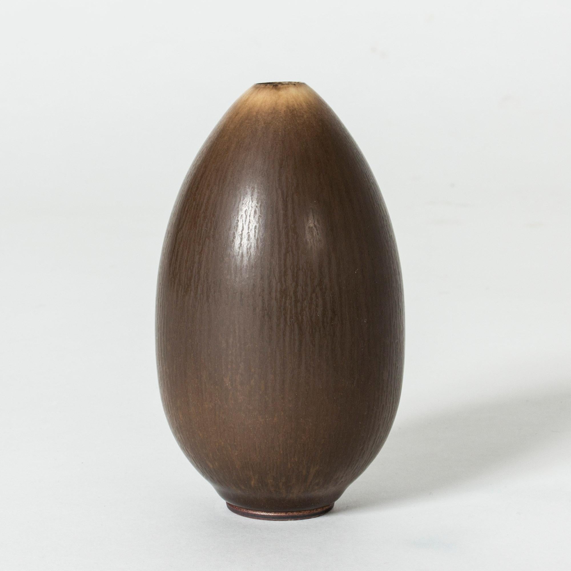 Lovely, streamlined stoneware vase by Berndt Friberg. Delicate egg shape, beautiful brown hare’s fur glaze.