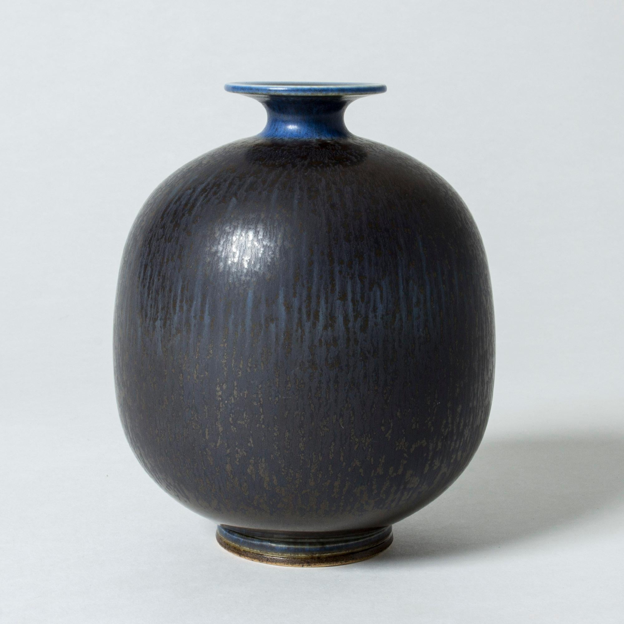 Beautiful stoneware vase by Berndt Friberg, in an plump streamlined shape. Dark blue hare’s fur glaze with a somewhat grainy expression.