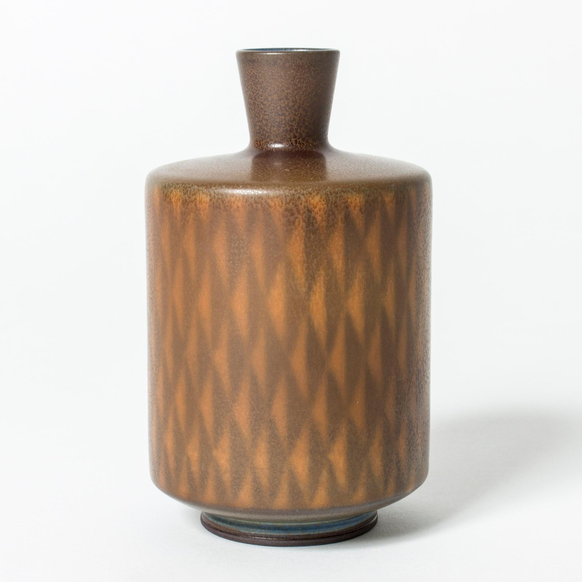 Cool stoneware vase by Berndt Friberg, in a cylinder form. Rare graphic decor in nuances of brown. Contrasting blue glaze around the base.

Berndt Friberg was a Swedish ceramicist, renowned for his stoneware vases and vessels for Gustavsberg. His