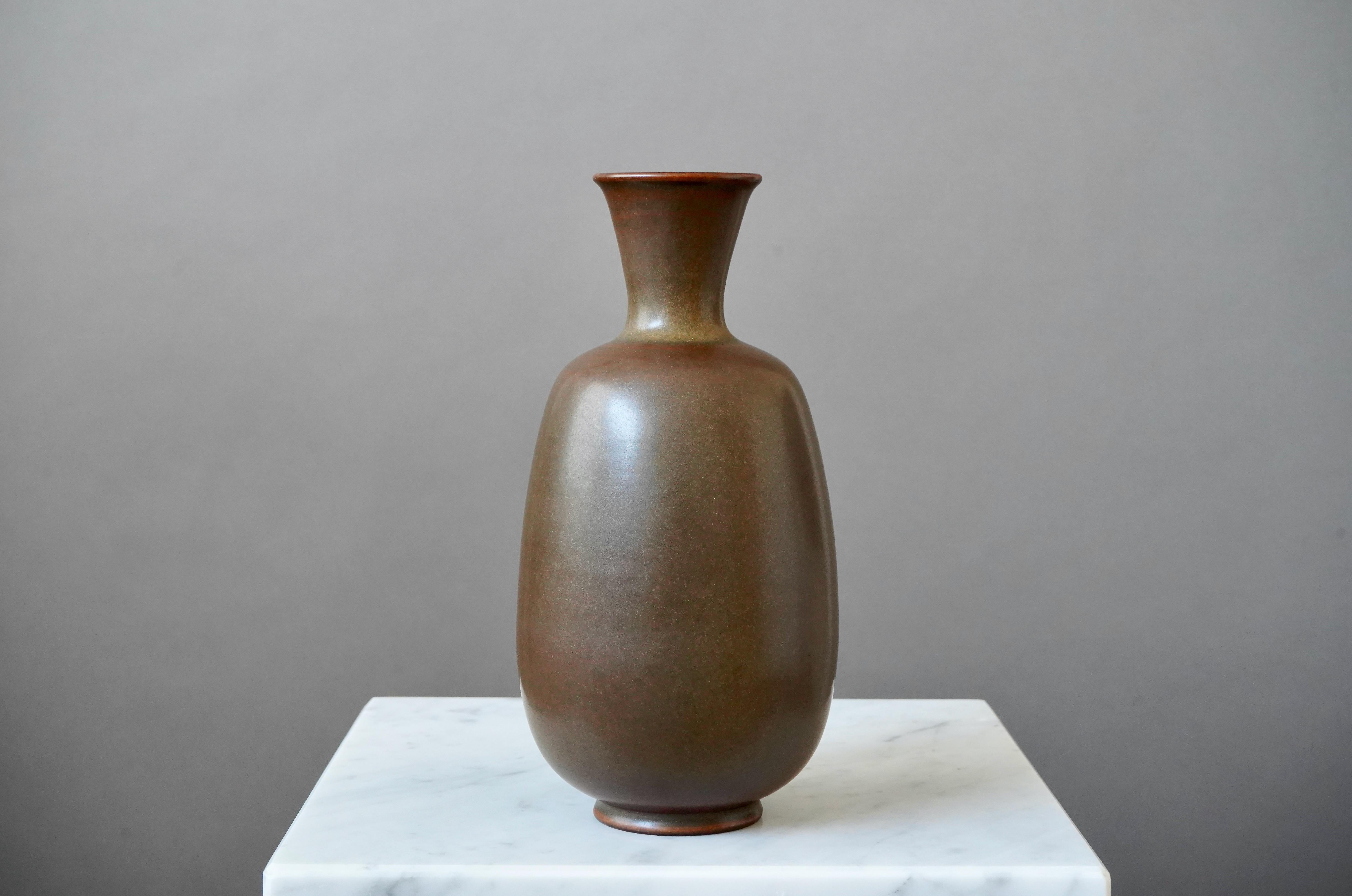 Beautiful stoneware vase made by master ceramists Erich and Ingrid Triller.
This piece was created at their workshop in Tobo, Sweden, 1950’s.

Excellent condition. Signed on the base with their customary 