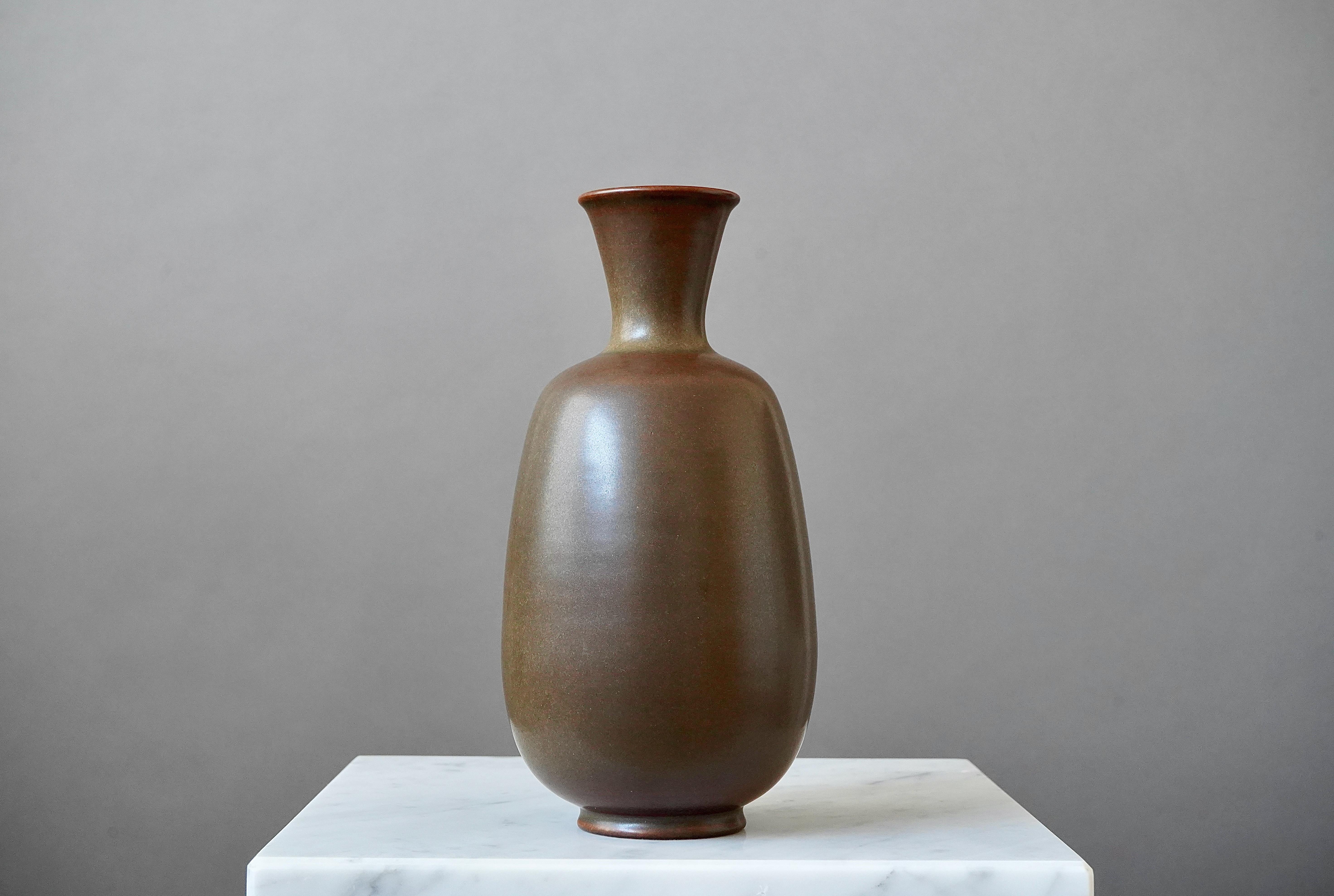 Scandinavian Modern Stoneware Vase by Erich and Ingrid Triller for Tobo, Sweden, 1950s For Sale