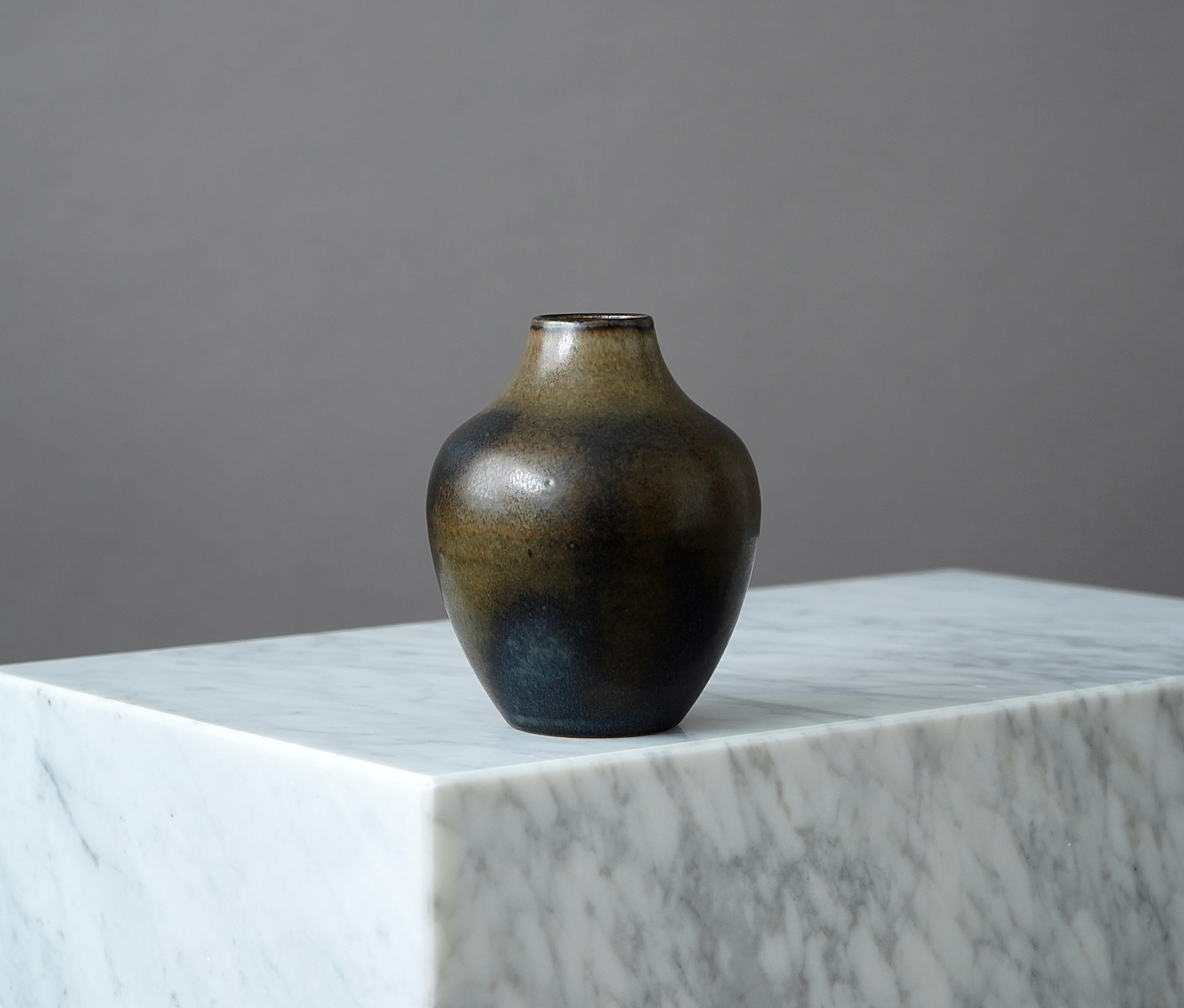 Turned Stoneware Vase by Erich and Ingrid Triller for Tobo, Sweden, 1950s For Sale