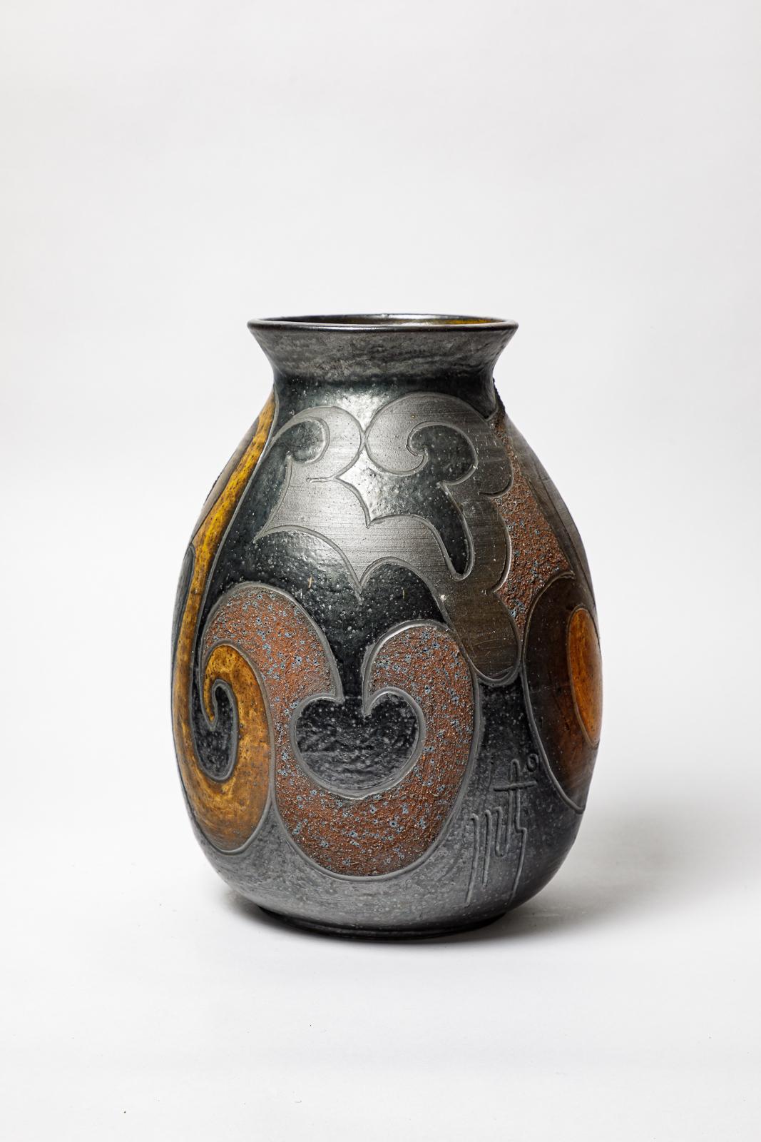 Stoneware vase by Georges Martin, circa 1970-1980. In Excellent Condition For Sale In Saint-Ouen, FR