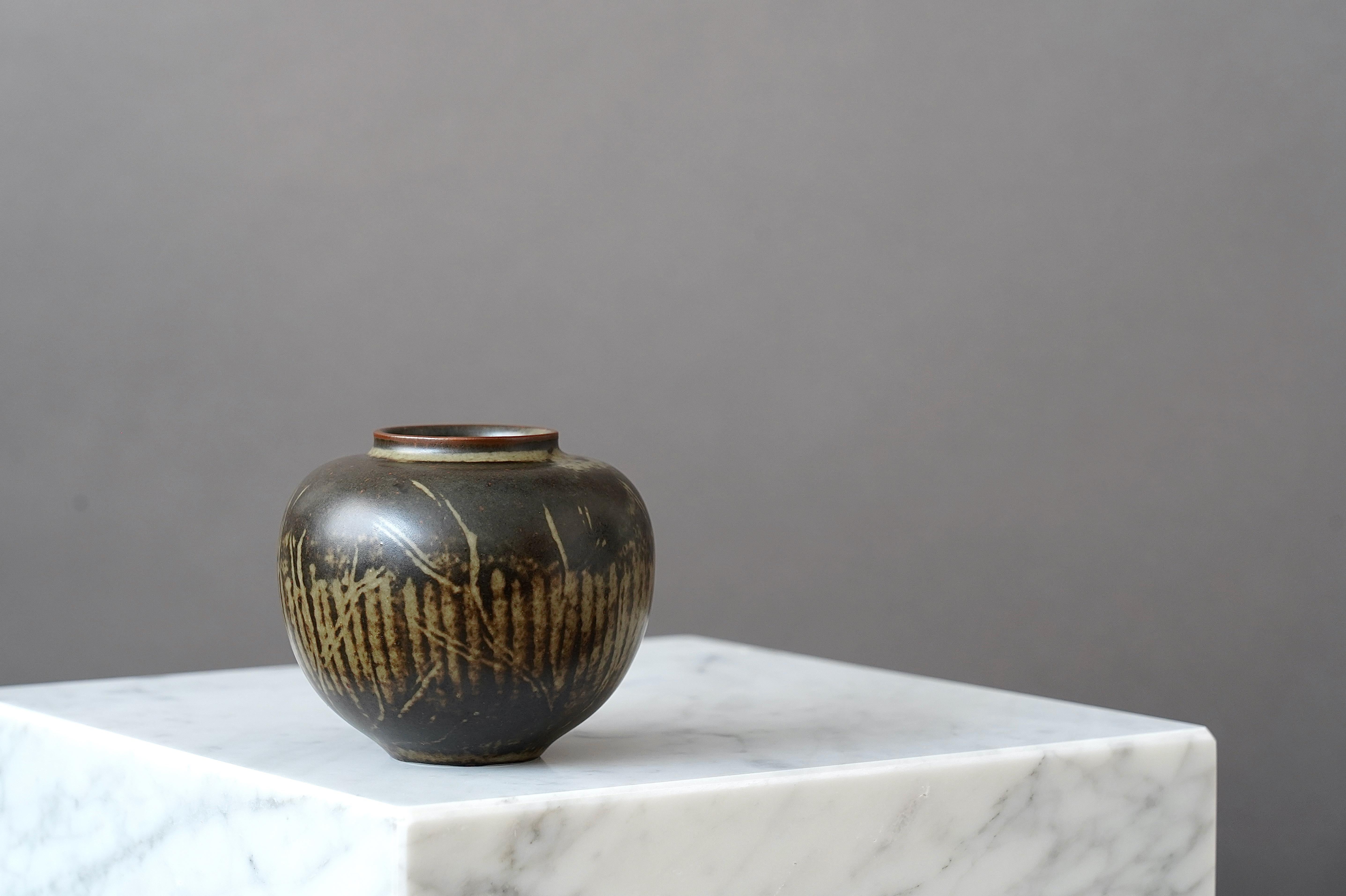 A beautiful stoneware vase with amazing sung glaze.
Made by Gerd Bogelund for Royal Copenhagen, Denmark.

Excellent condition. Painted monogram signature 