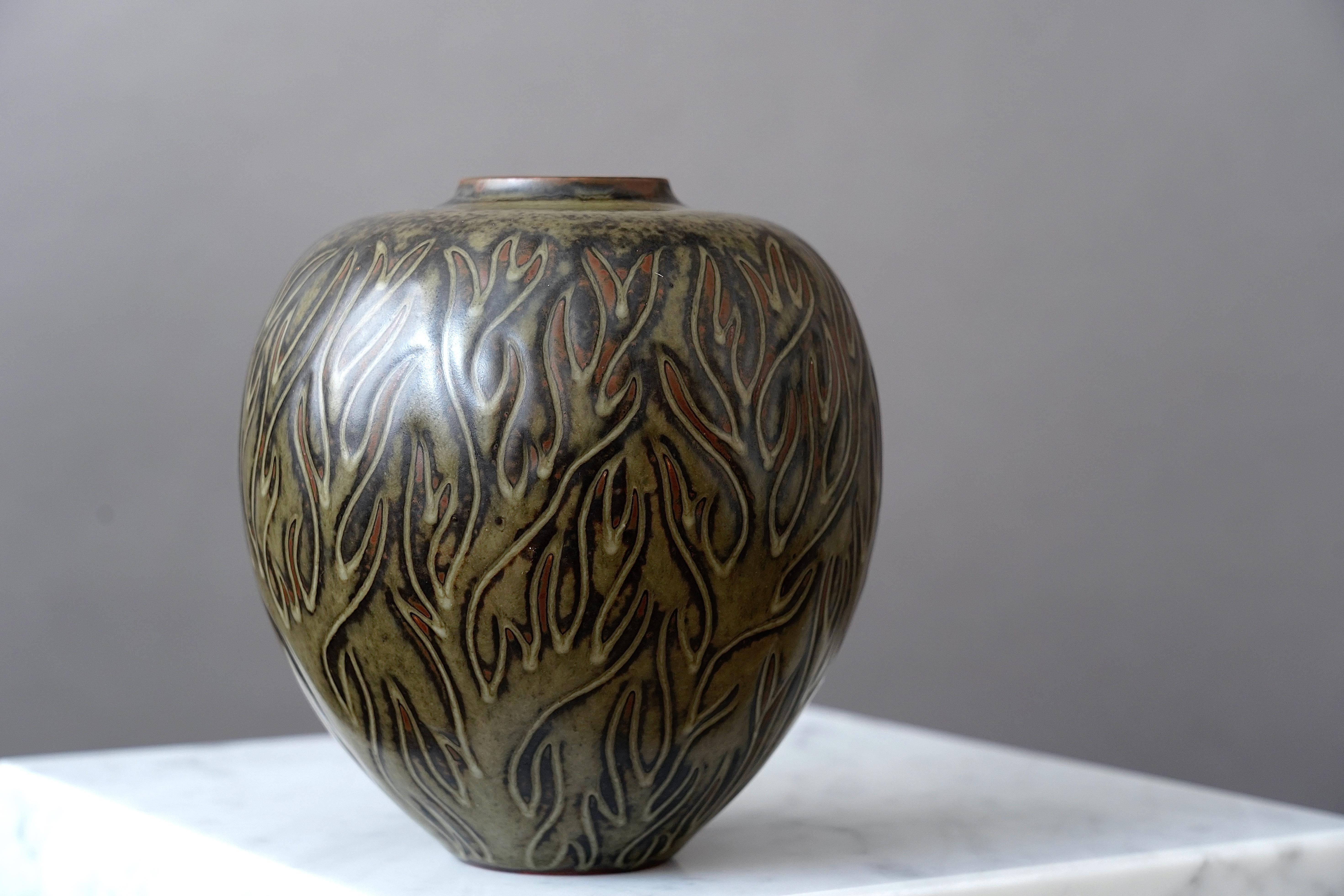 Ceramica Vaso in gres marrone di Gerd Bogelund per Royal Copenhagen, Danimarca, anni '50 in vendita