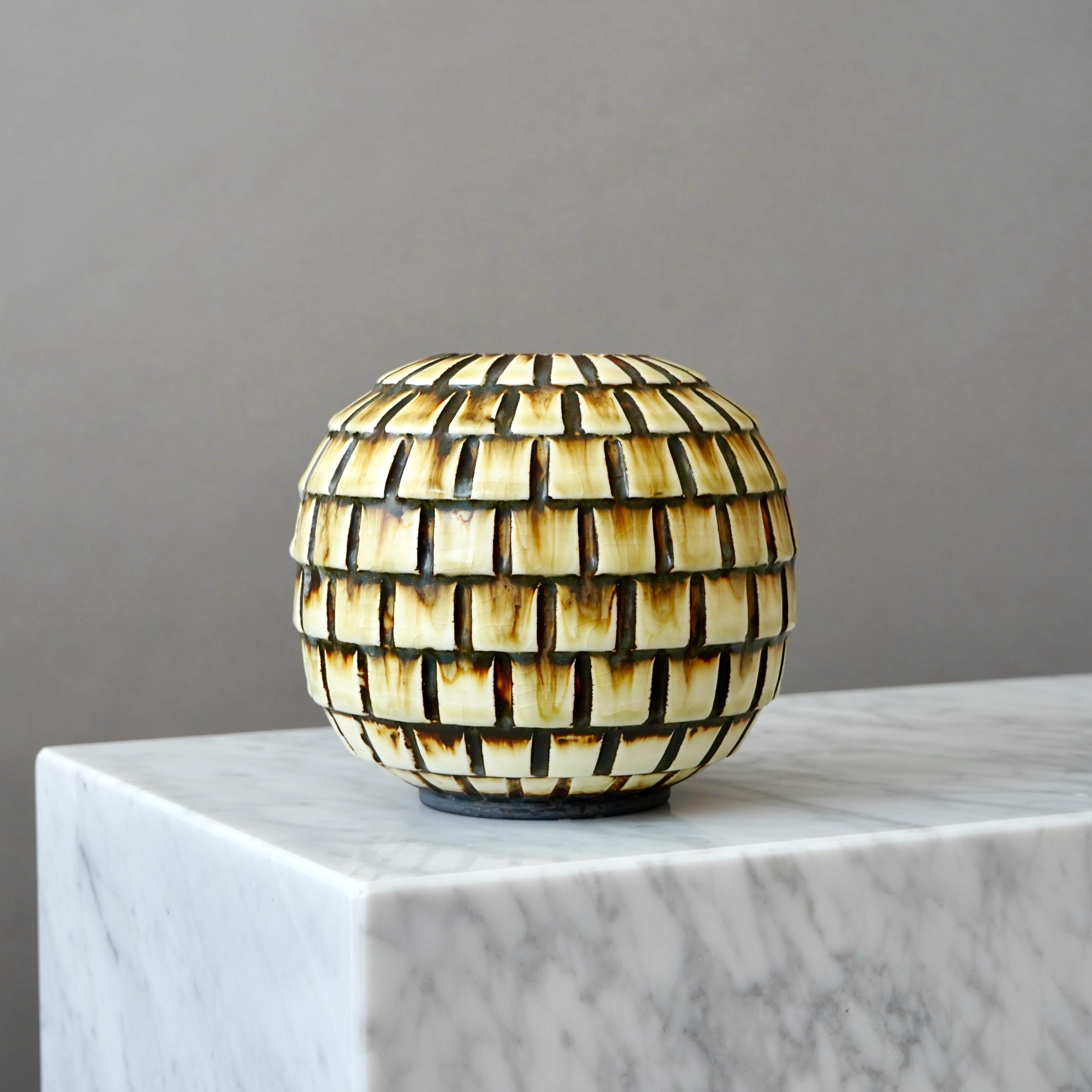Stunning and rare stoneware vase designed by Gertrud Lönegren.
This studio piece was created at Rorstrand in Sweden between 1936-41.
Art Deco / Swedish Grace.

Excellent condition. Stamped 'Lönegren' / 'Rörstrand / L 118' and impressed