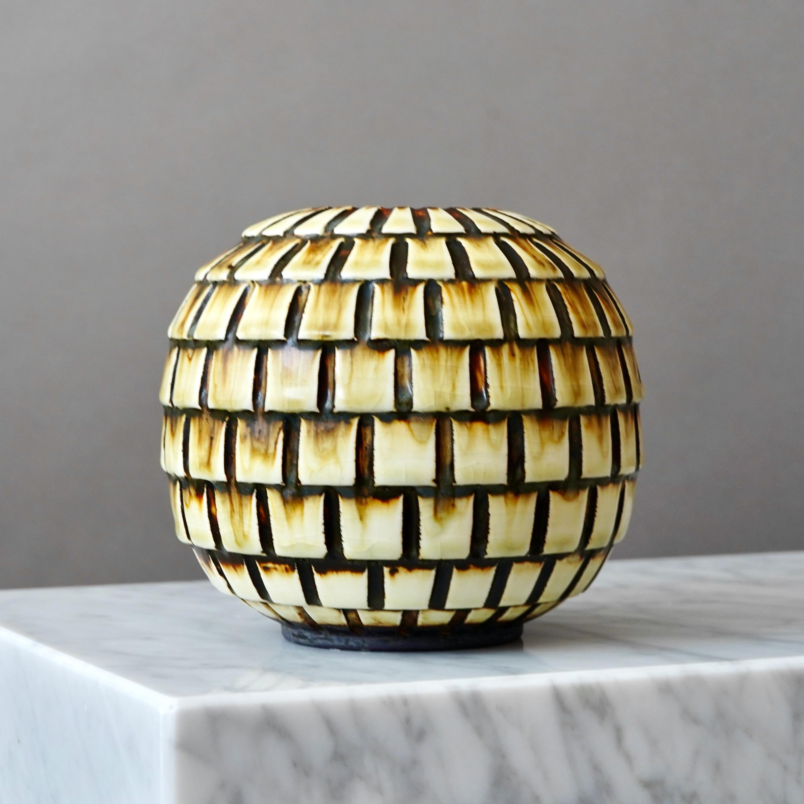 Stoneware Vase by Gertrud Lönegren, Rörstrand, Sweden, 1930s. Art Deco, Yellow. In Good Condition For Sale In Malmö, SE