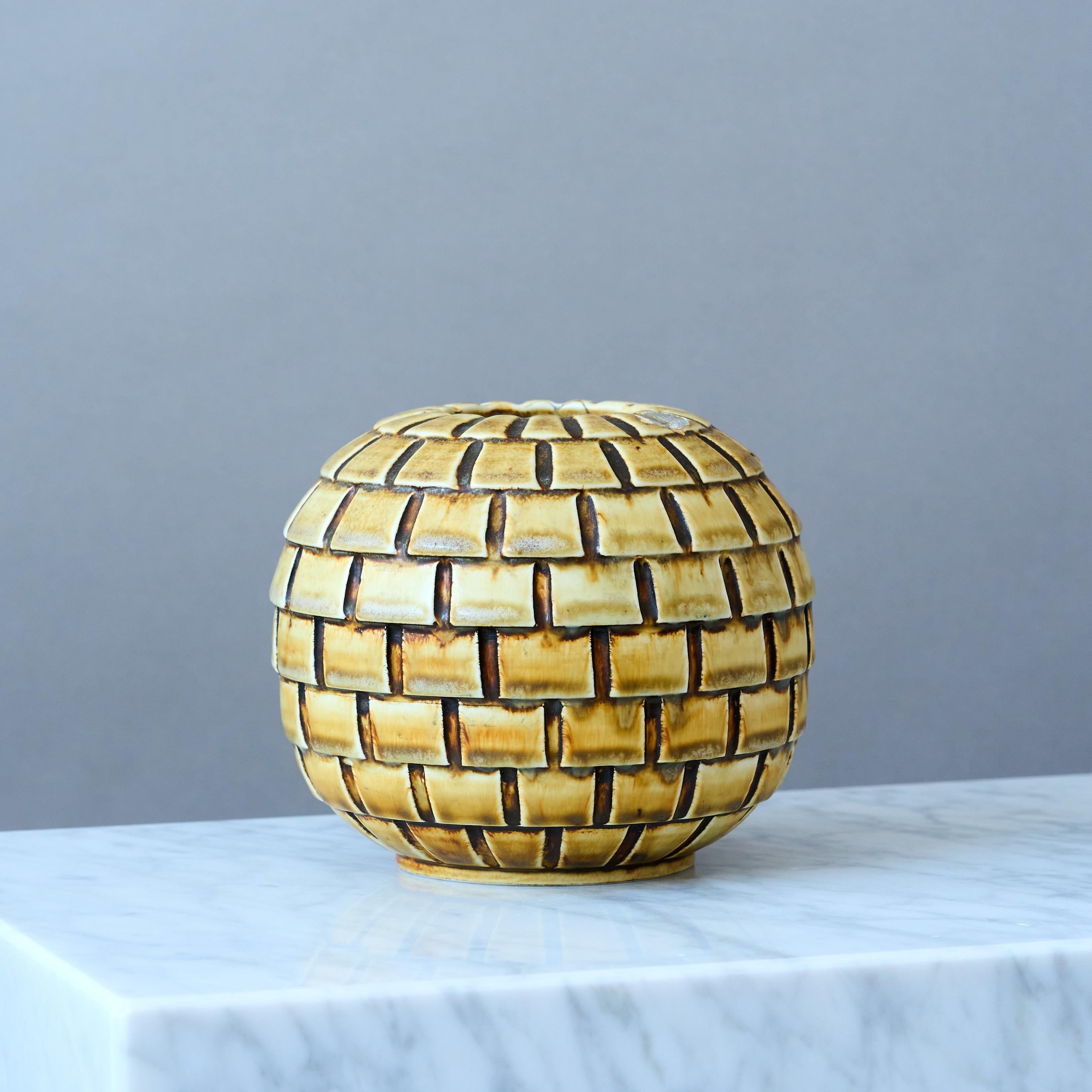 Stoneware Vase by Gertrud Lönegren, Rörstrand, Sweden, 1930s. Art Deco, Yellow. In Good Condition For Sale In Malmö, SE