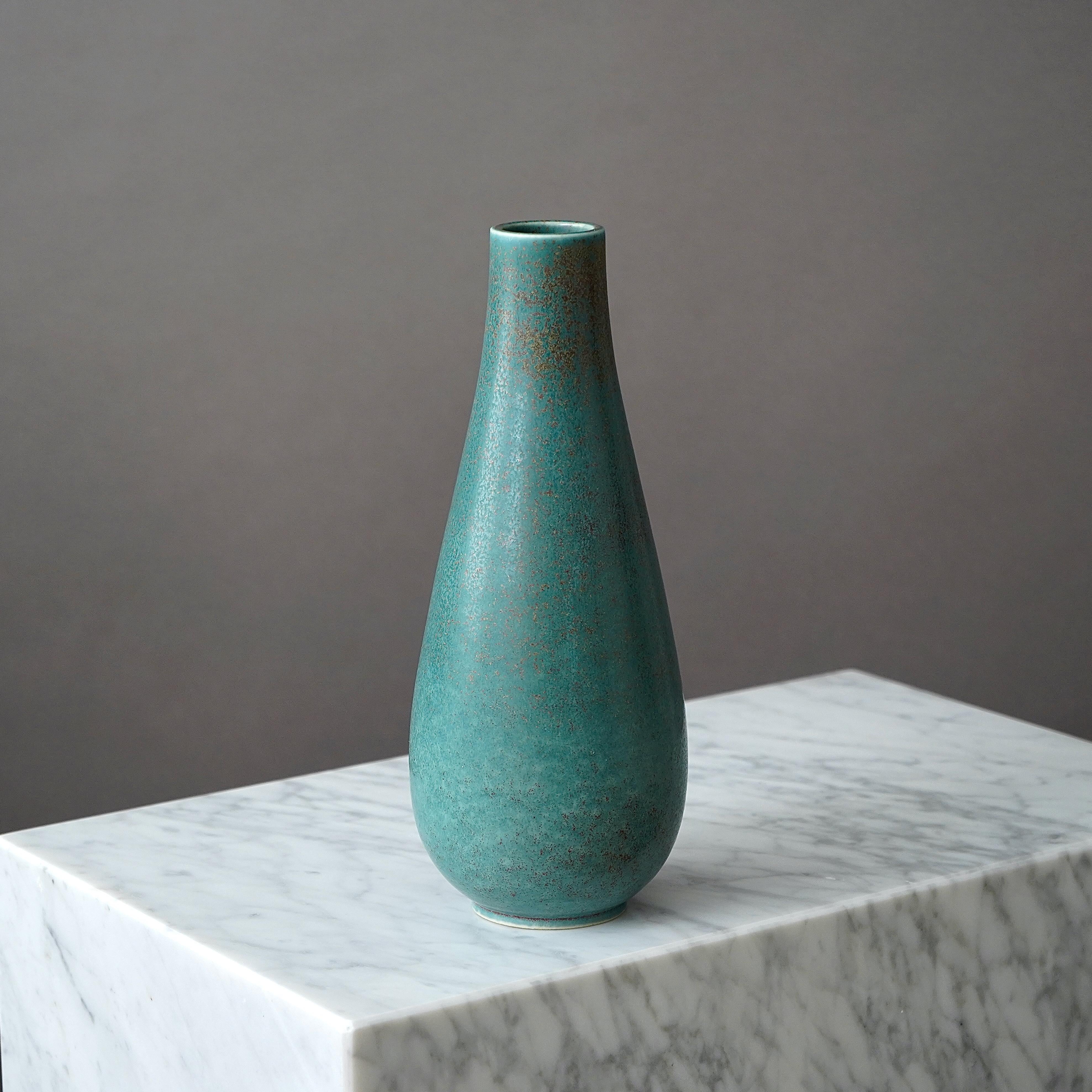 A beautiful stoneware vase with amazing glaze. 
Designed by Gunnar Nylund for Rorstrand, Sweden, 1950s.  

Excellent condition. Incised signature 