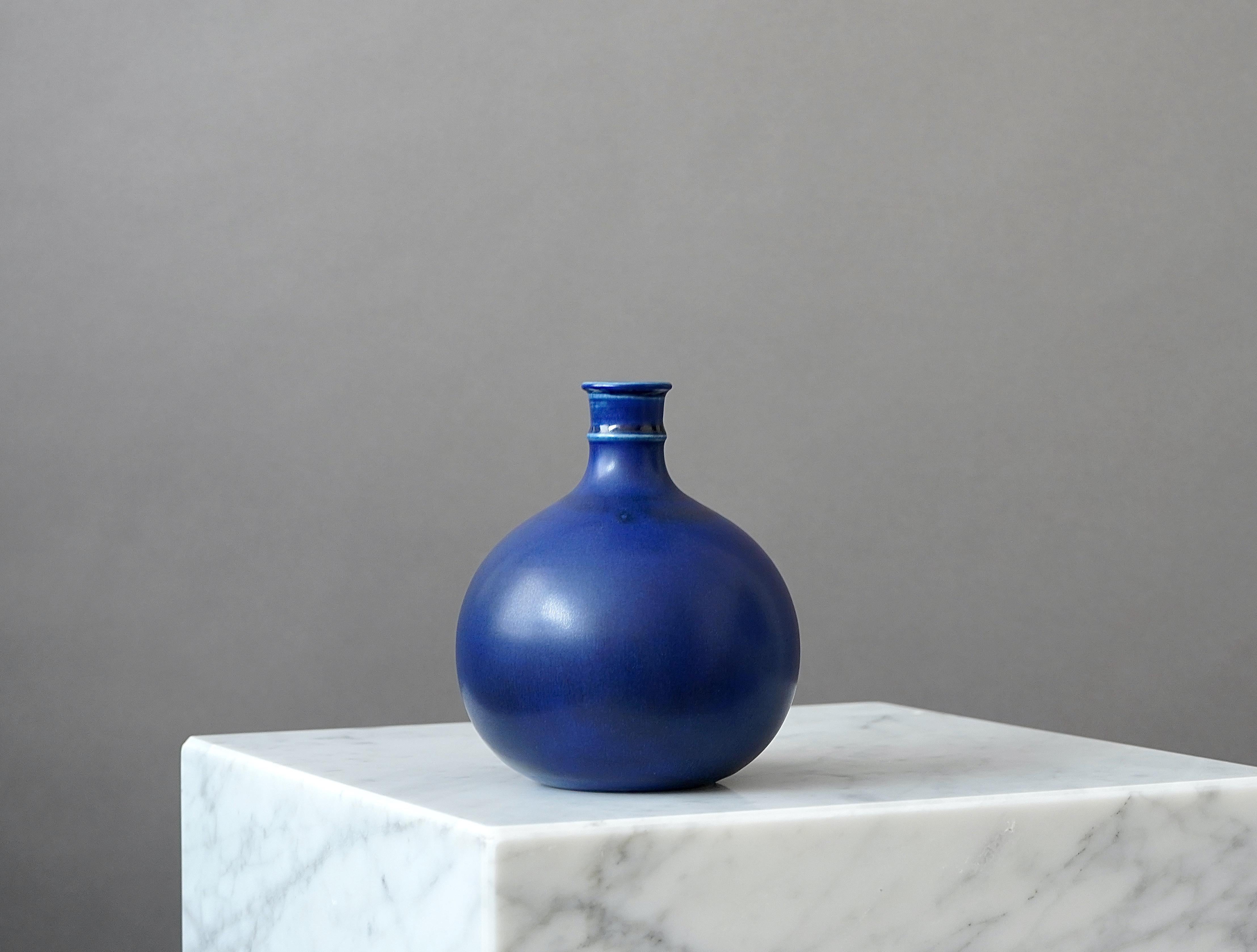 Stoneware Vase by Stig Lindberg for Gustavsberg Studio, Sweden, 1950s In Good Condition For Sale In Malmö, SE