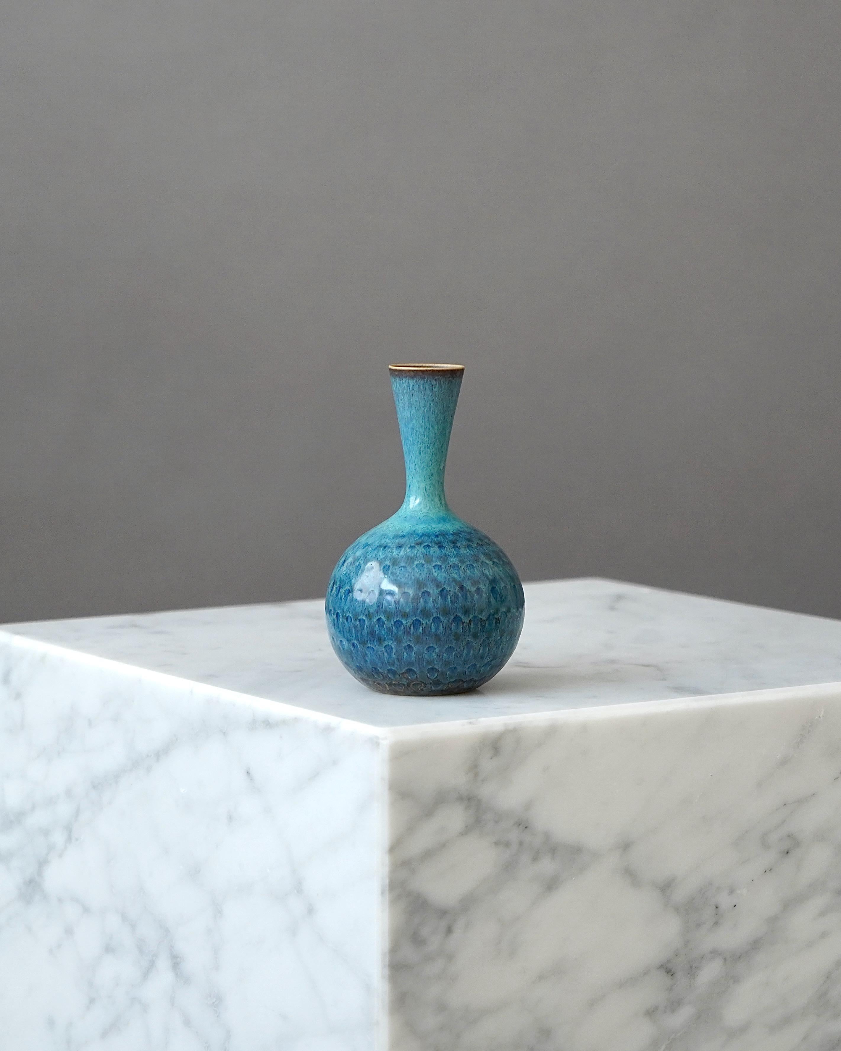 A beautiful and unique stoneware vase with amazing glaze.
Made by Stig Lindberg in Gustavsberg Studio, Sweden. 1963.

Excellent condition.
Incised 