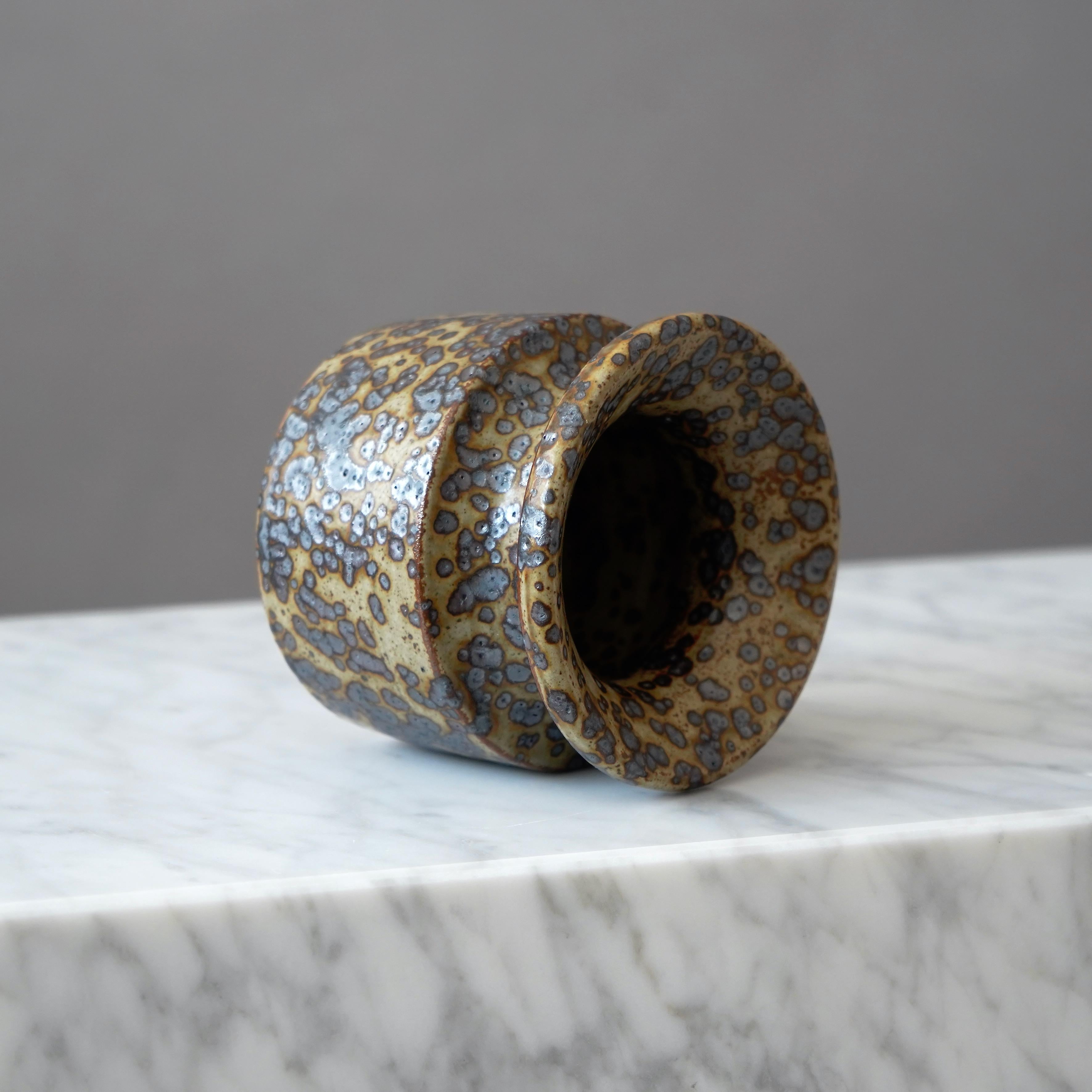 Vaso in gres marrone del ceramista svedese Claes Thell, 1978 in vendita 3