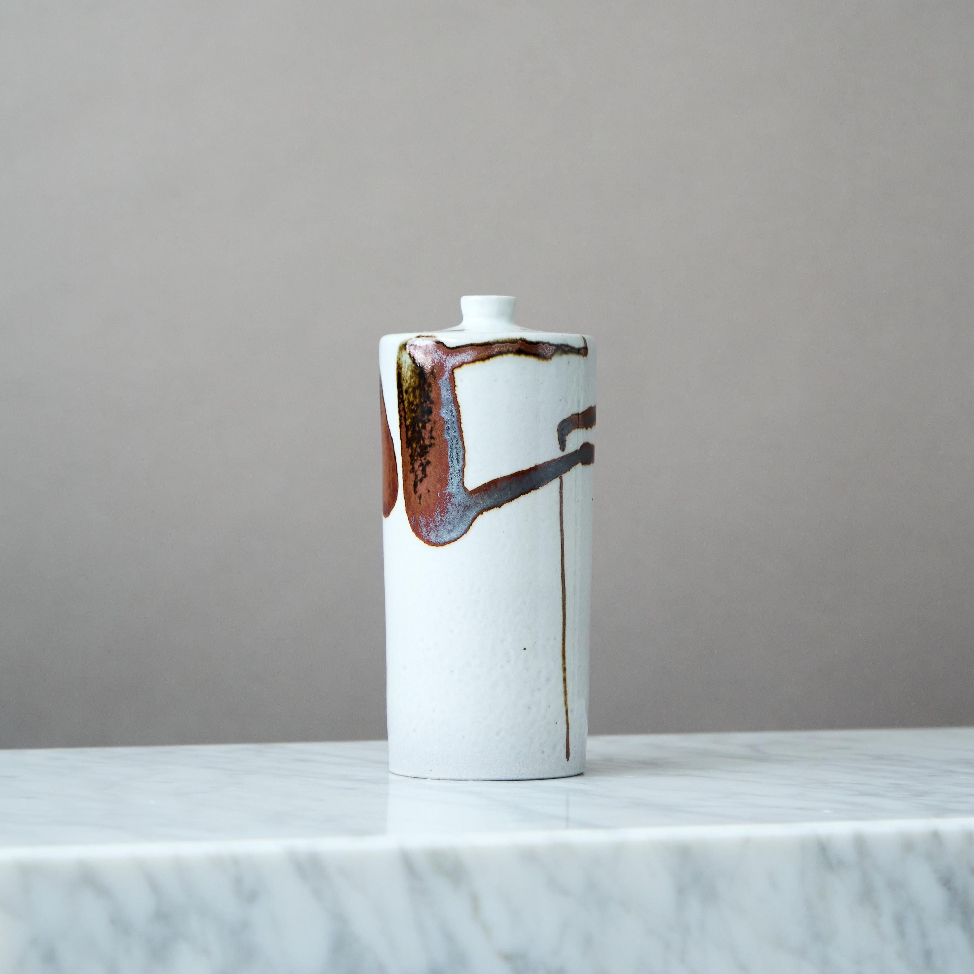 A beautiful stoneware vase with amazing glaze. 
Made by Claes Thell, in the artist's studio, Höganäs, Sweden, 1996.

Great condition. Signed Thell '96.

Claes Thell is a Swedish ceramicist known for his intricate and sculptural pieces that reflect a