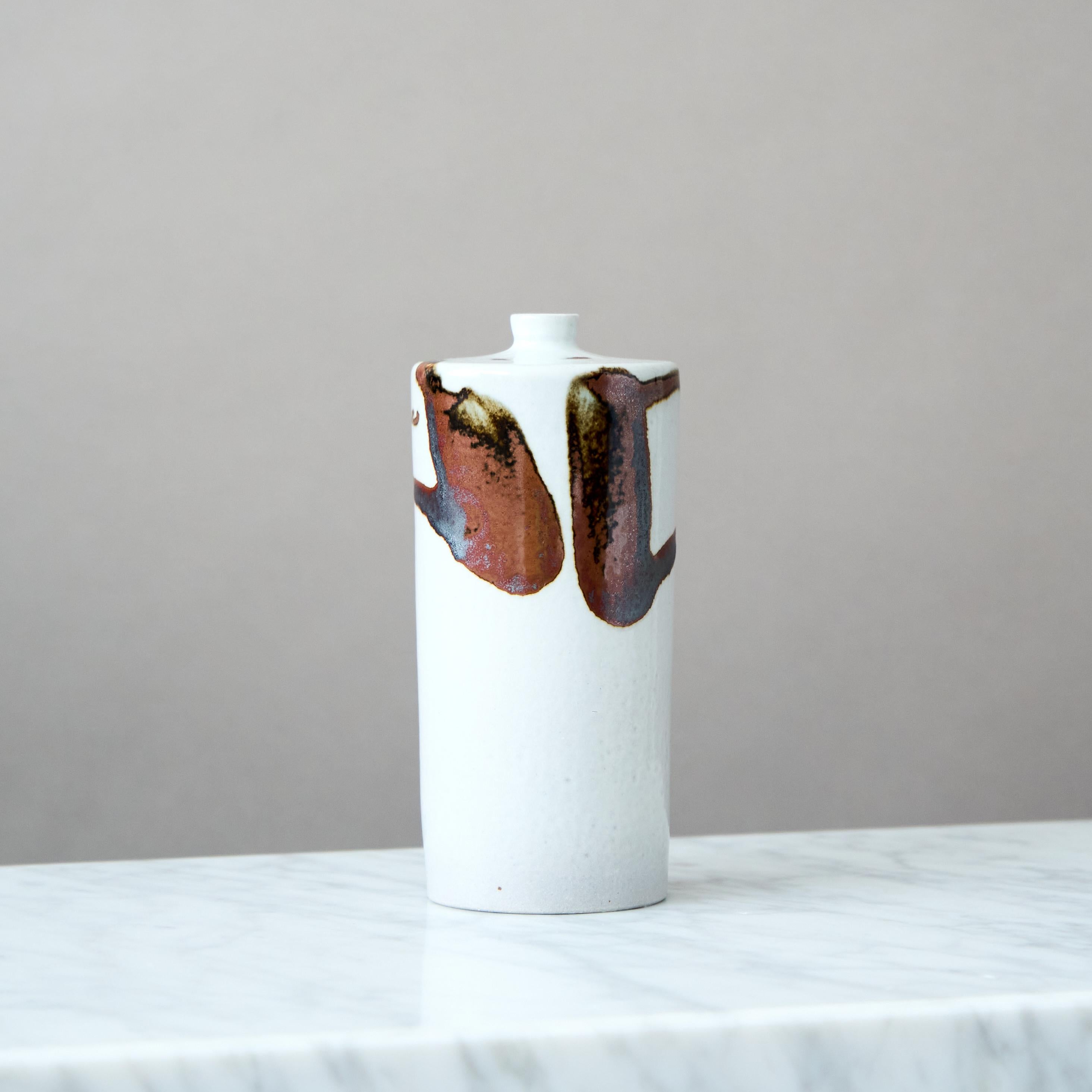 Scandinavian Modern Stoneware Vase by Swedish Ceramist Claes Thell, 1996. White/Grey For Sale