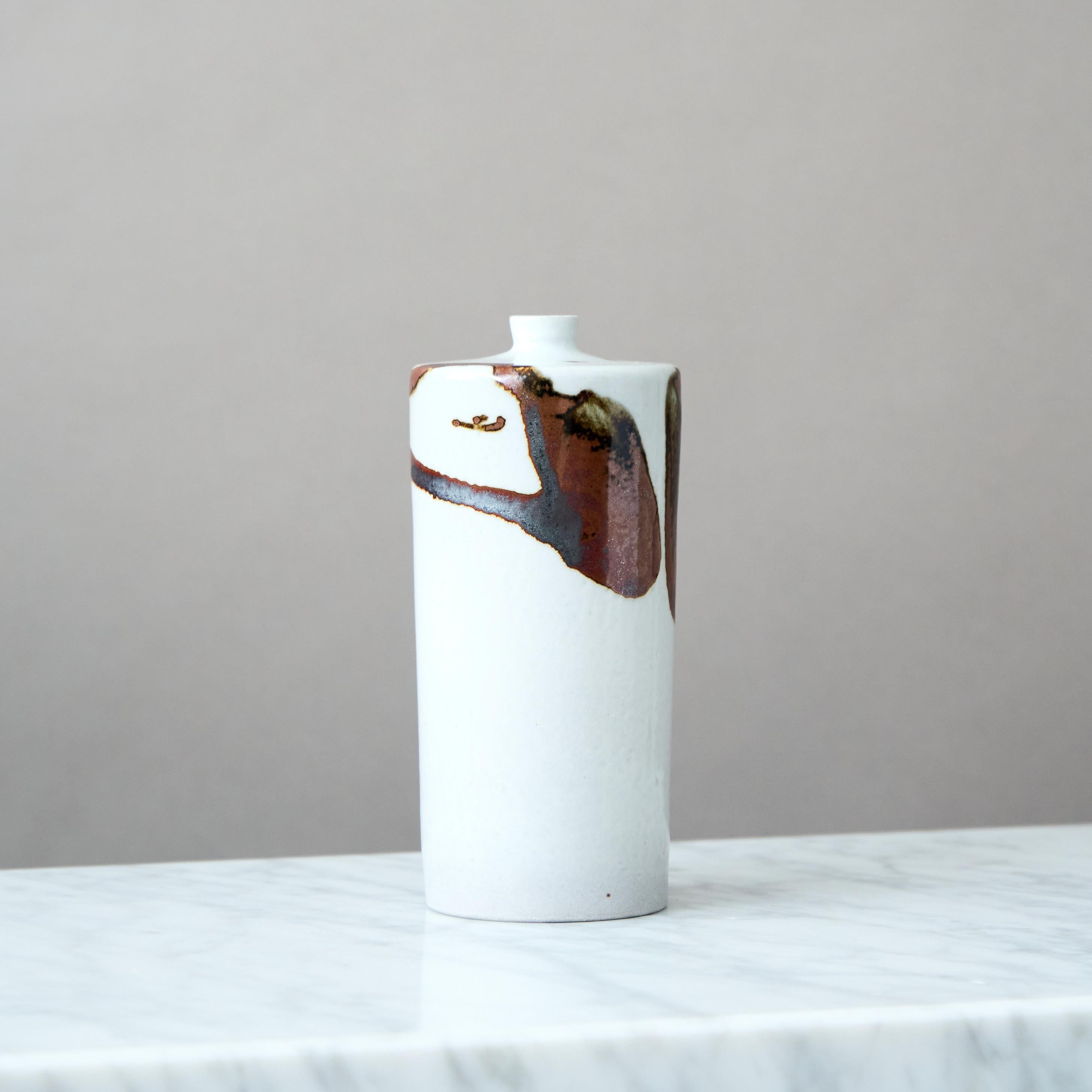 20th Century Stoneware Vase by Swedish Ceramist Claes Thell, 1996. White/Grey For Sale