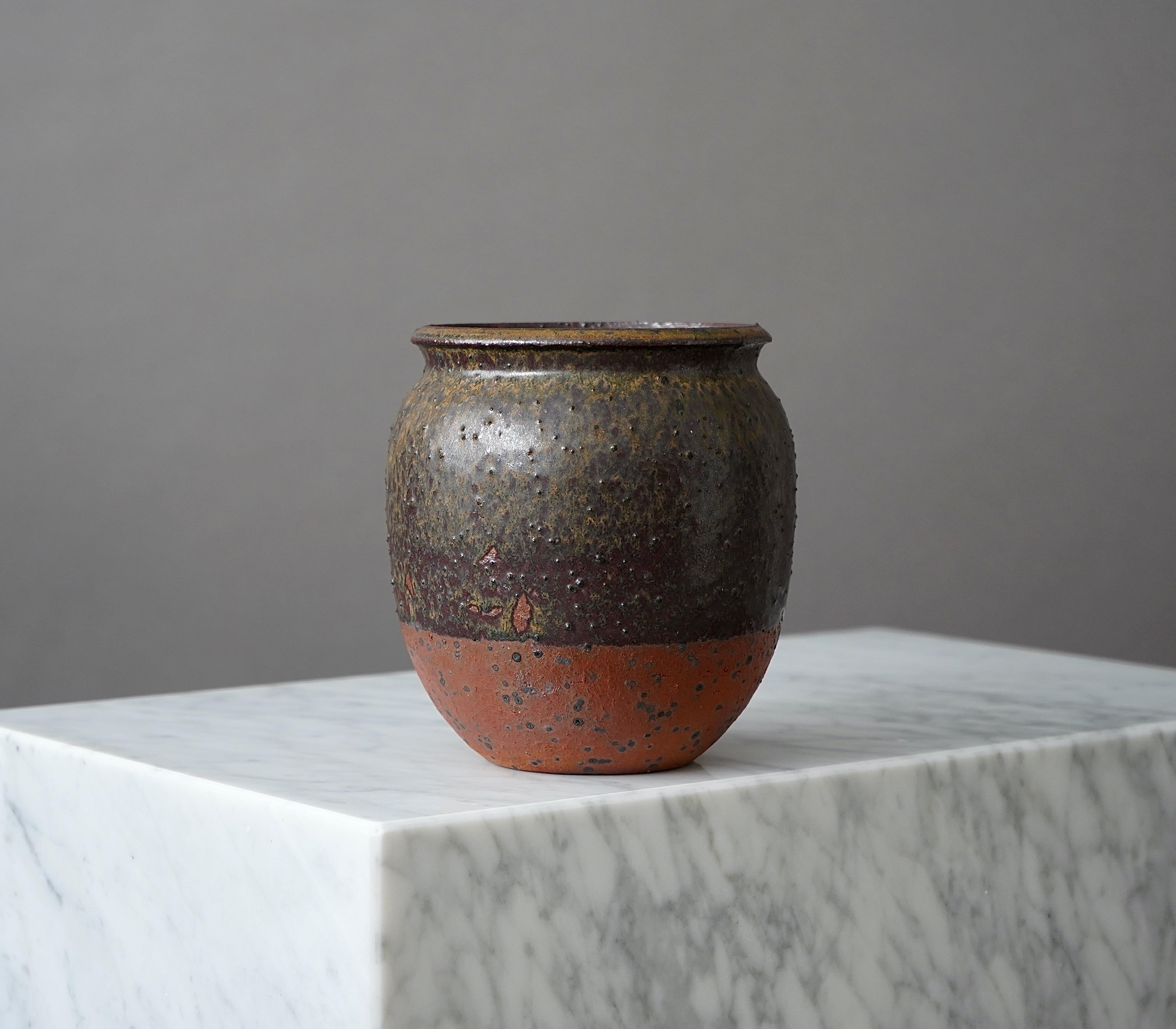 Stoneware Vase by Swedish Ceramist Rolf Palm, 1974 In Good Condition For Sale In Malmö, SE