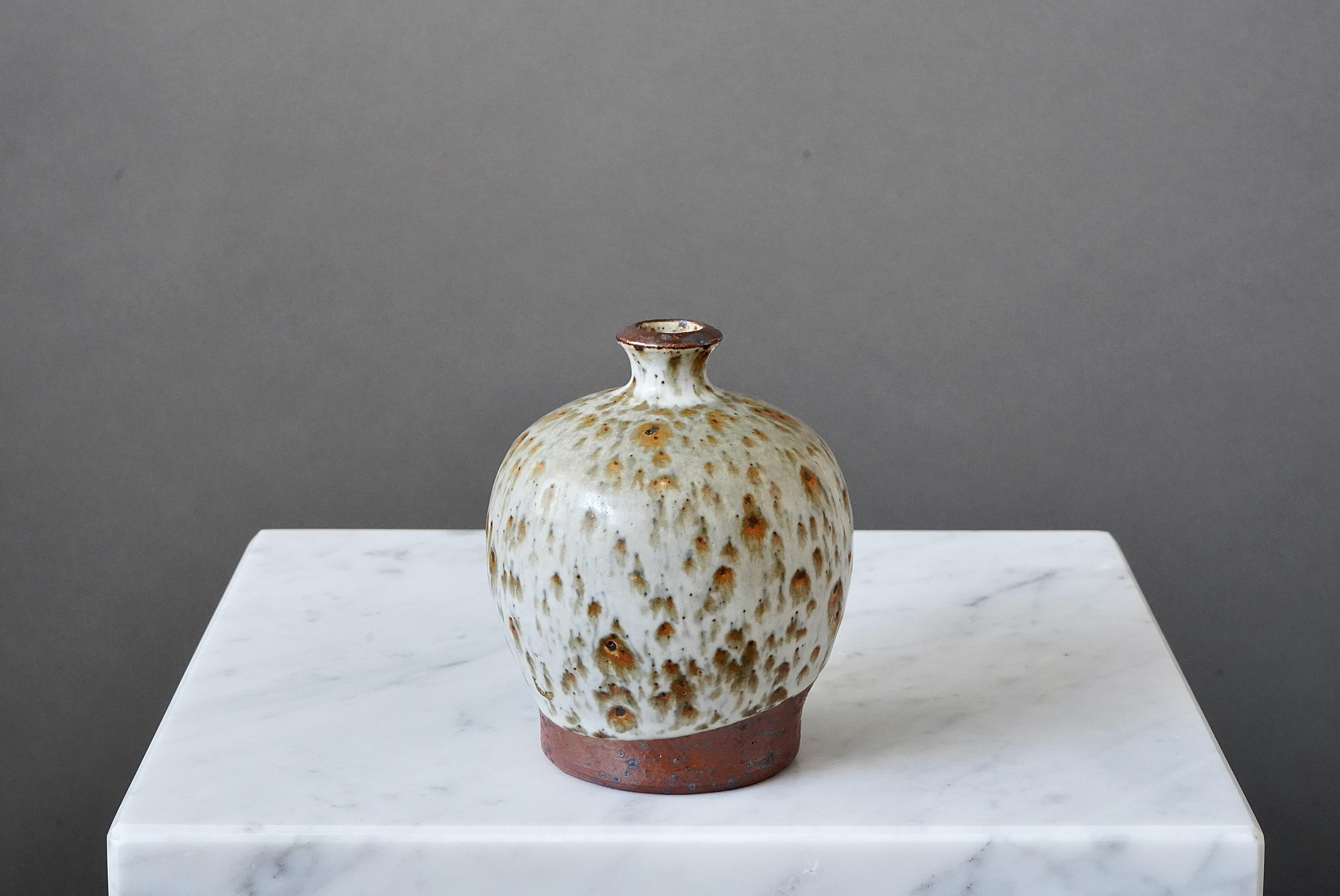 Vase aus Steingut des schwedischen Keramikers Rolf Palm, 1981 im Zustand „Hervorragend“ im Angebot in Malmö, SE