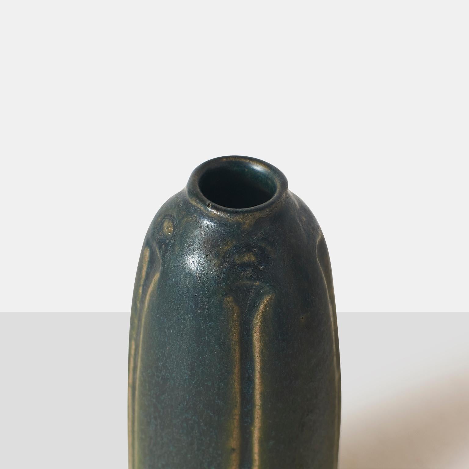 Vase en grès de Van Briggle Bon état - En vente à San Francisco, CA
