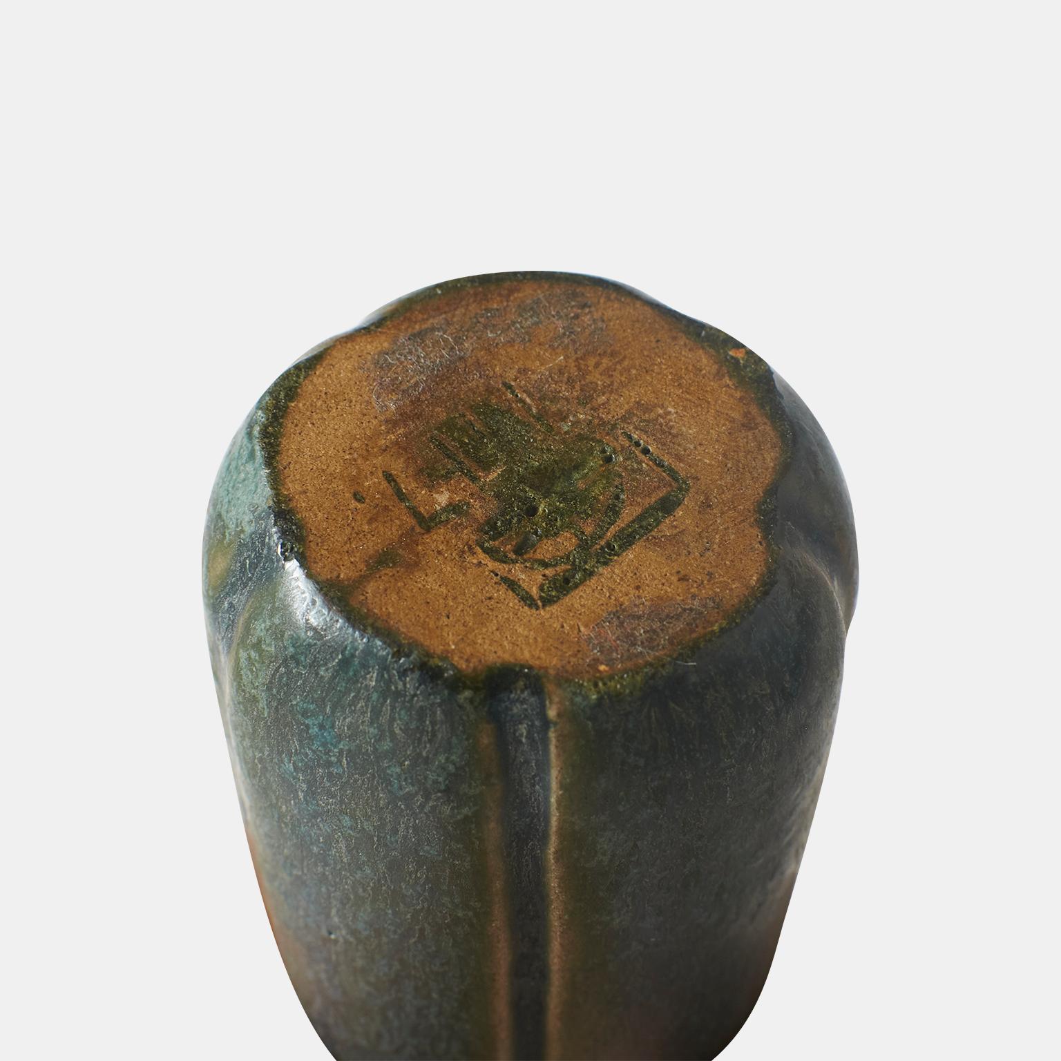 Début du 20ème siècle Vase en grès de Van Briggle en vente