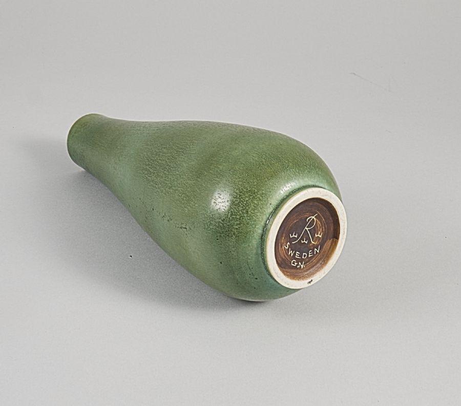 Scandinave moderne Vase en grès à glaçure verte de Gunnar Nylund, Suède, milieu du siècle dernier en vente