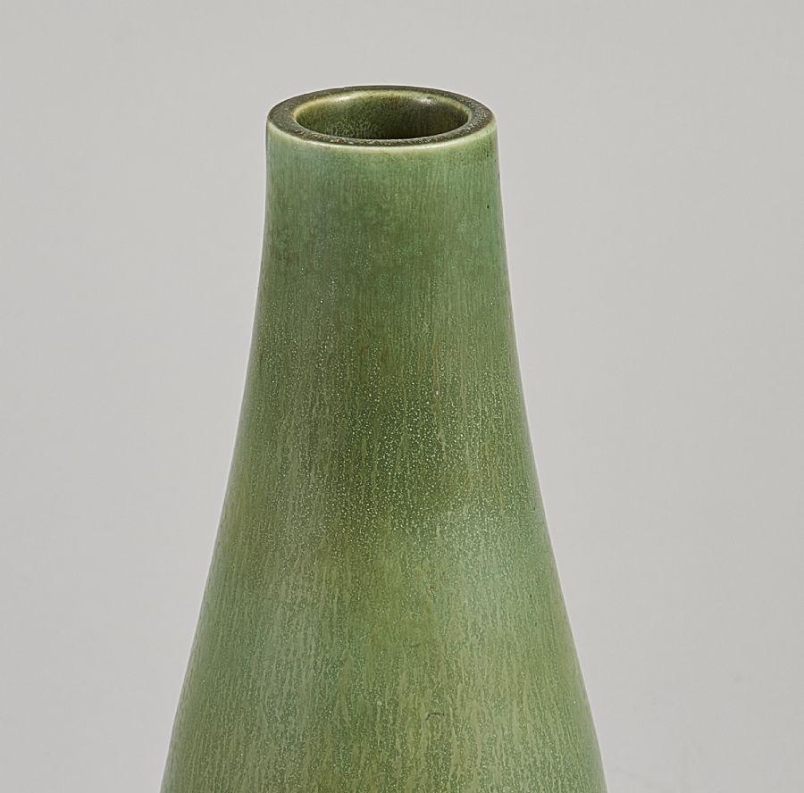 Suédois Vase en grès à glaçure verte de Gunnar Nylund, Suède, milieu du siècle dernier en vente