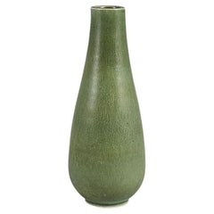 Vase aus Steinzeug mit schöner grüner Glasur von Gunnar Nylund, Schweden, Mitte des 19. Jahrhunderts