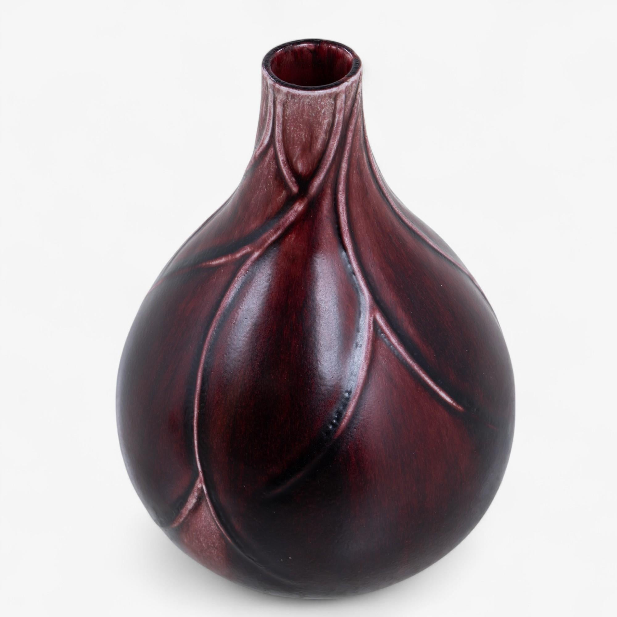 Vase aus Steinzeug mit oxblood Glasur von Axel Salto (Moderne der Mitte des Jahrhunderts) im Angebot