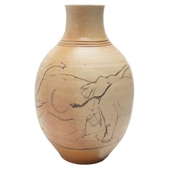 Jarrón de gres con dibujo de elefante de Bruce Howdle, años 80