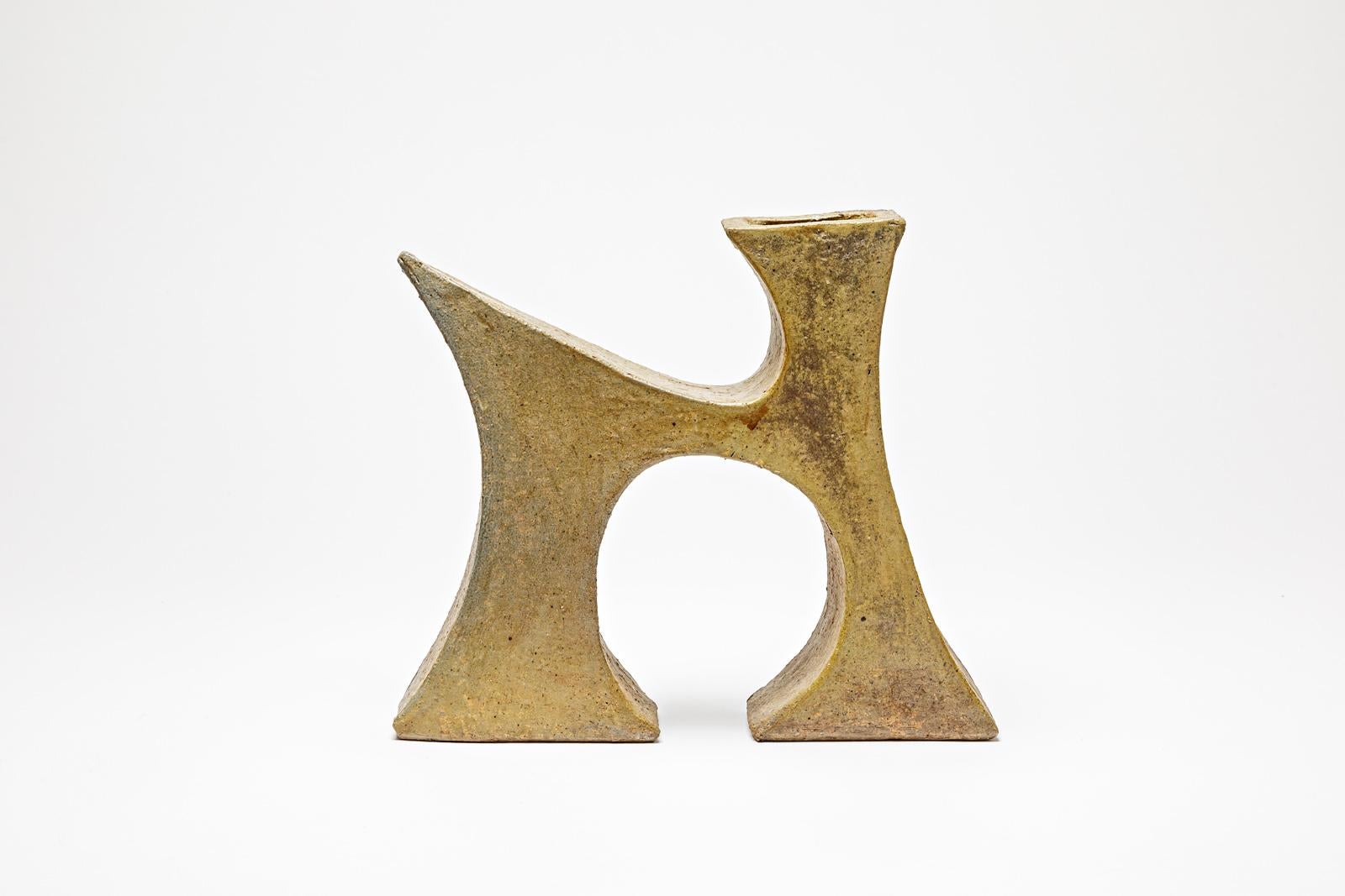 Stoneware zoomorphic vase by Georges Martin.
Artist signature on one side. Circa 1970-1980. Unique piece.
H : 11.4’ x 2.9’ x 9.8’ inches.
