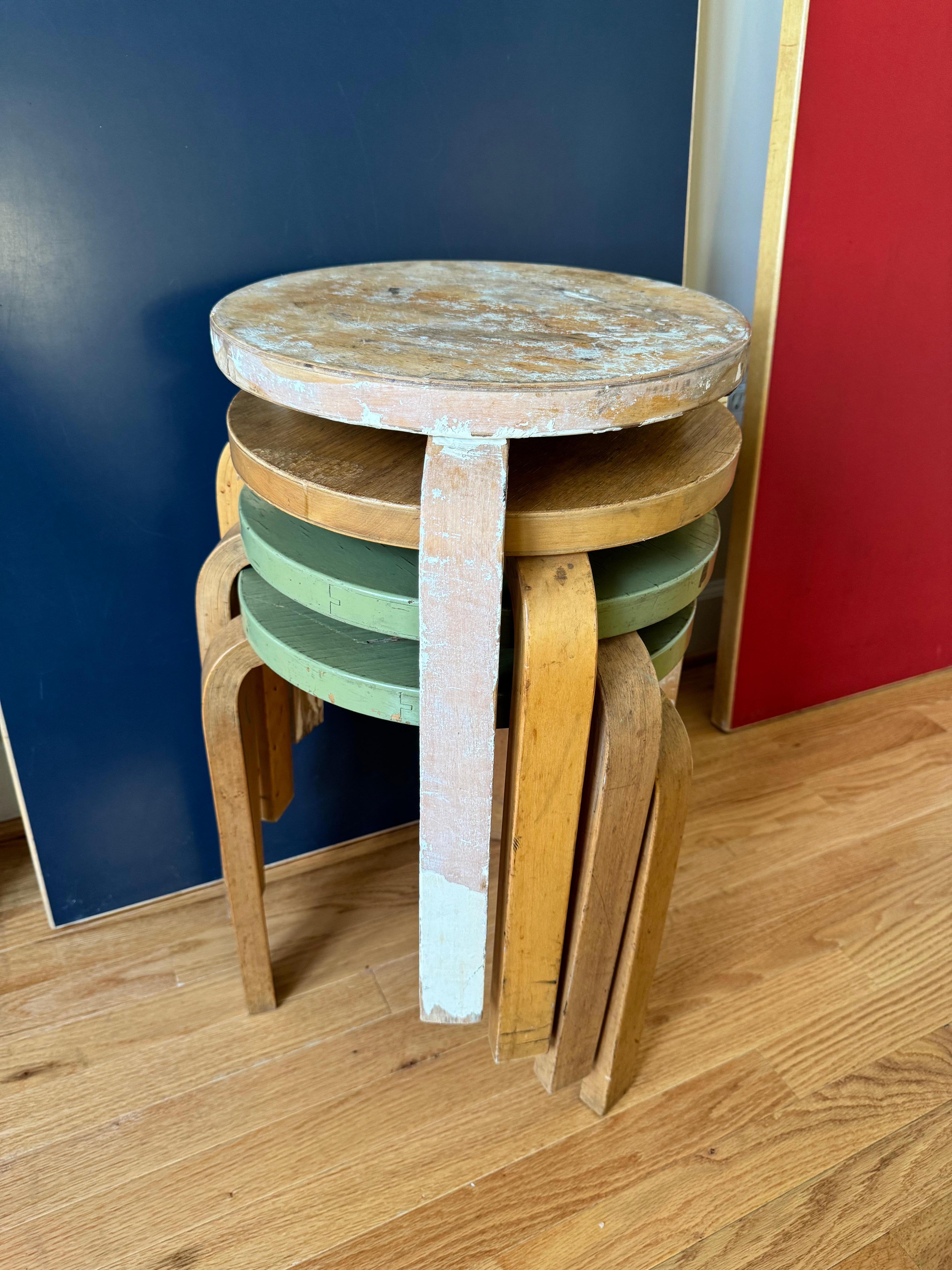 Sgabello 60 con seduta a incastro di Alvar Aalto per Artek (anni '50) in vendita 8