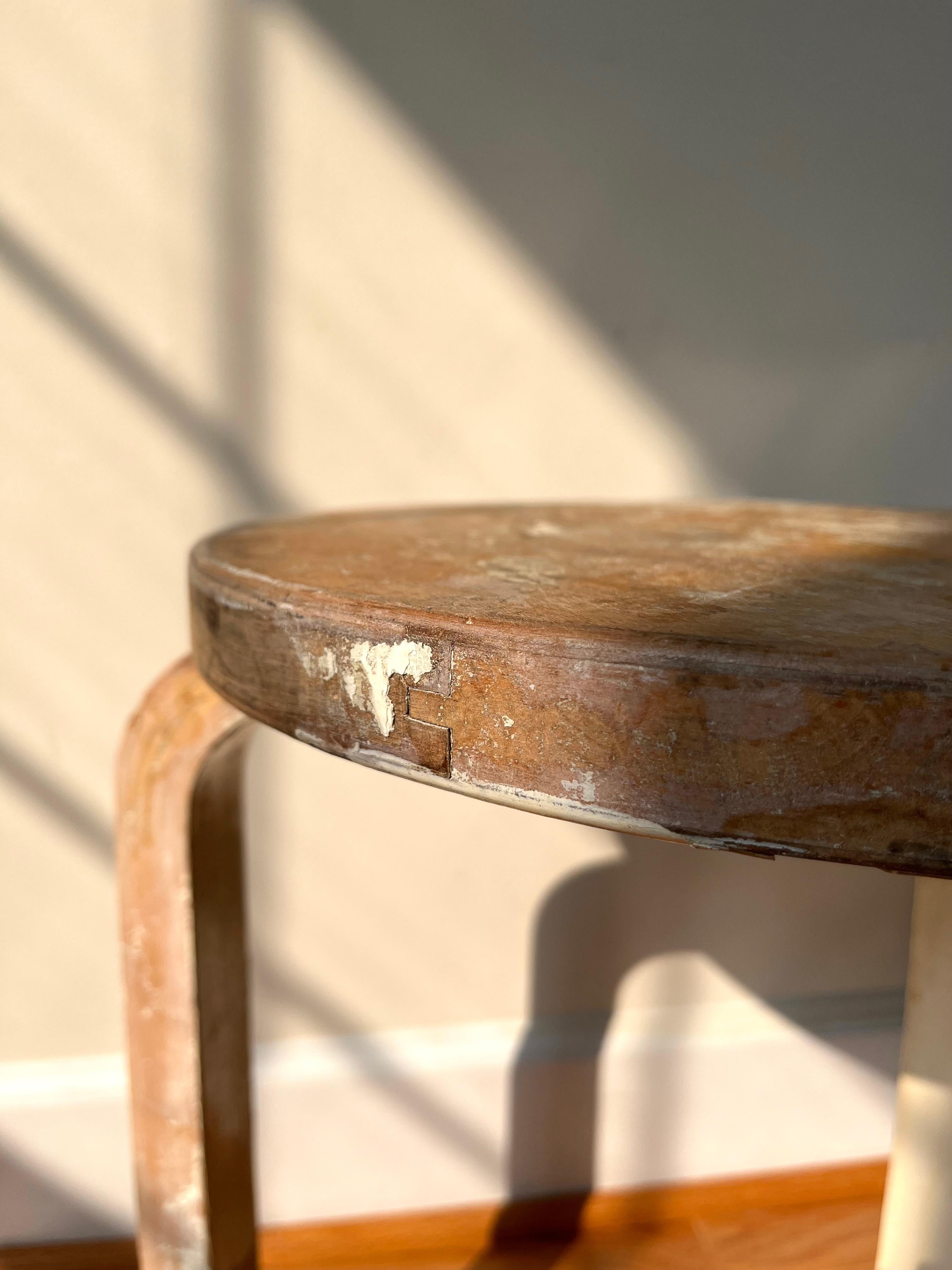 Finlandese Sgabello 60 con seduta a incastro di Alvar Aalto per Artek (anni '50) in vendita