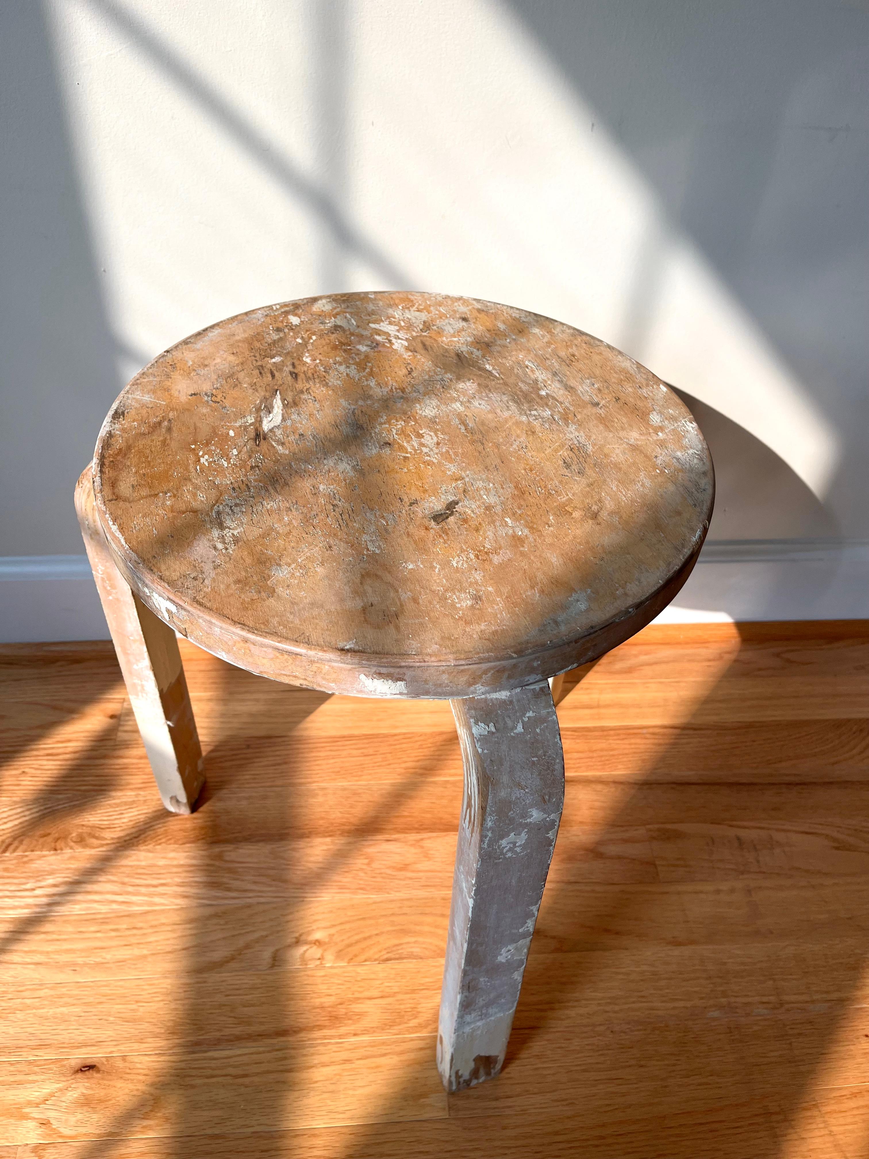 XX secolo Sgabello 60 con seduta a incastro di Alvar Aalto per Artek (anni '50) in vendita